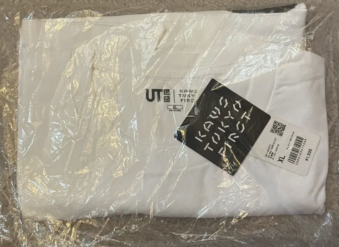 Kaws × Uniqlo KAWS x Uniqlo Collaboration UT Graphic T-shirt size XL Size US L / EU 52-54 / 3 - 2 Thumbnail