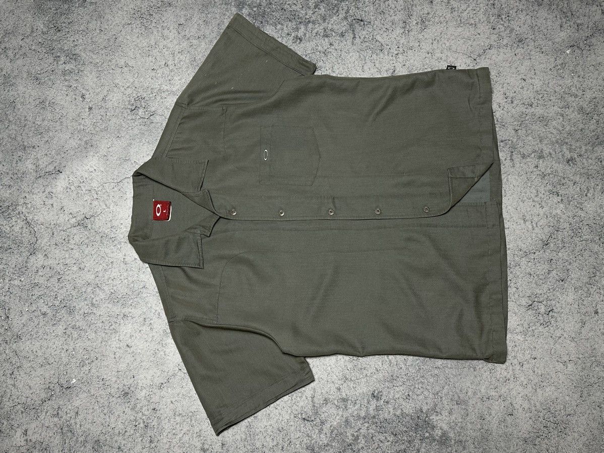 Vintage Vintage Oakley Software Metal Logo Shirt Size US L / EU 52-54 / 3 - 5 Thumbnail
