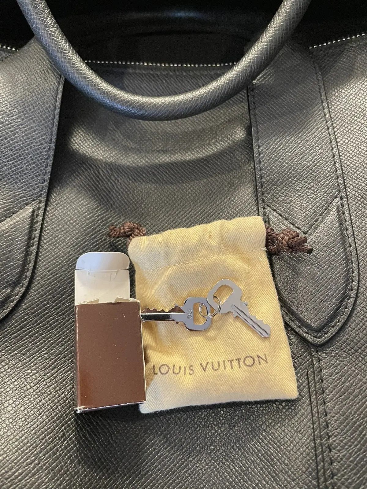 Louis Vuitton Louis Vuitton Taurillon Astralis 50 Black Keepall Size ONE SIZE - 9 Thumbnail
