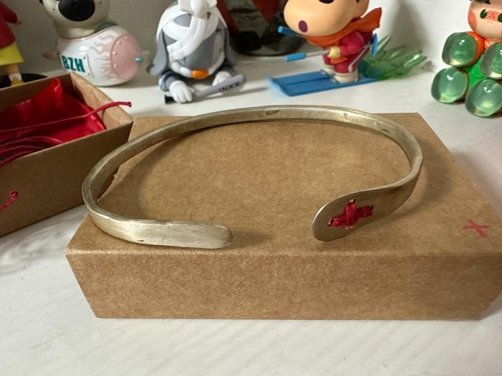 Ma+ M.A+ maurizio amadei red thread cross bracelet Size ONE SIZE - 2 Thumbnail
