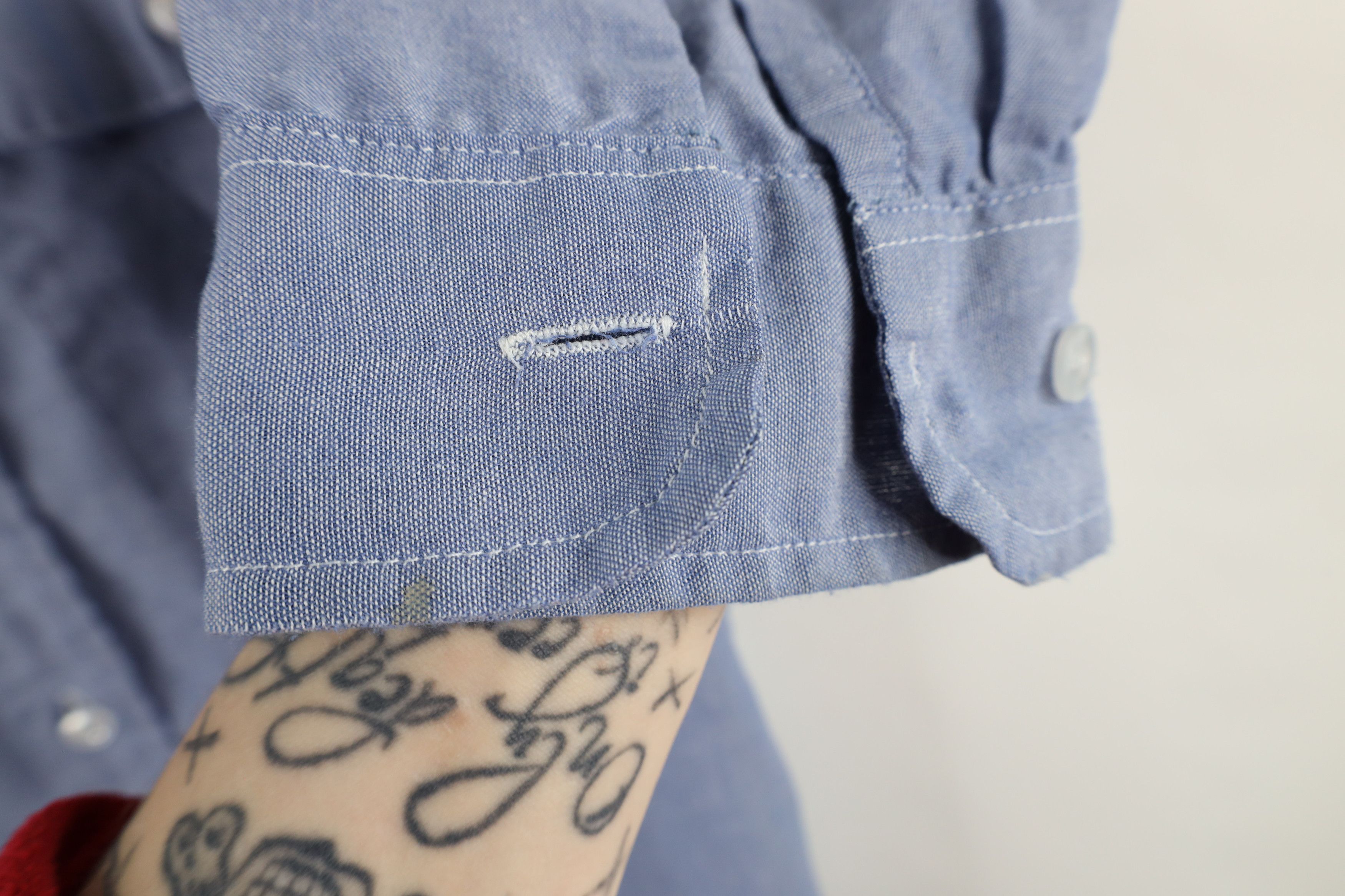 Vintage Vintage 90s Streetwear Chambray Workwear Button Shirt Blue Size US L / EU 52-54 / 3 - 12 Thumbnail