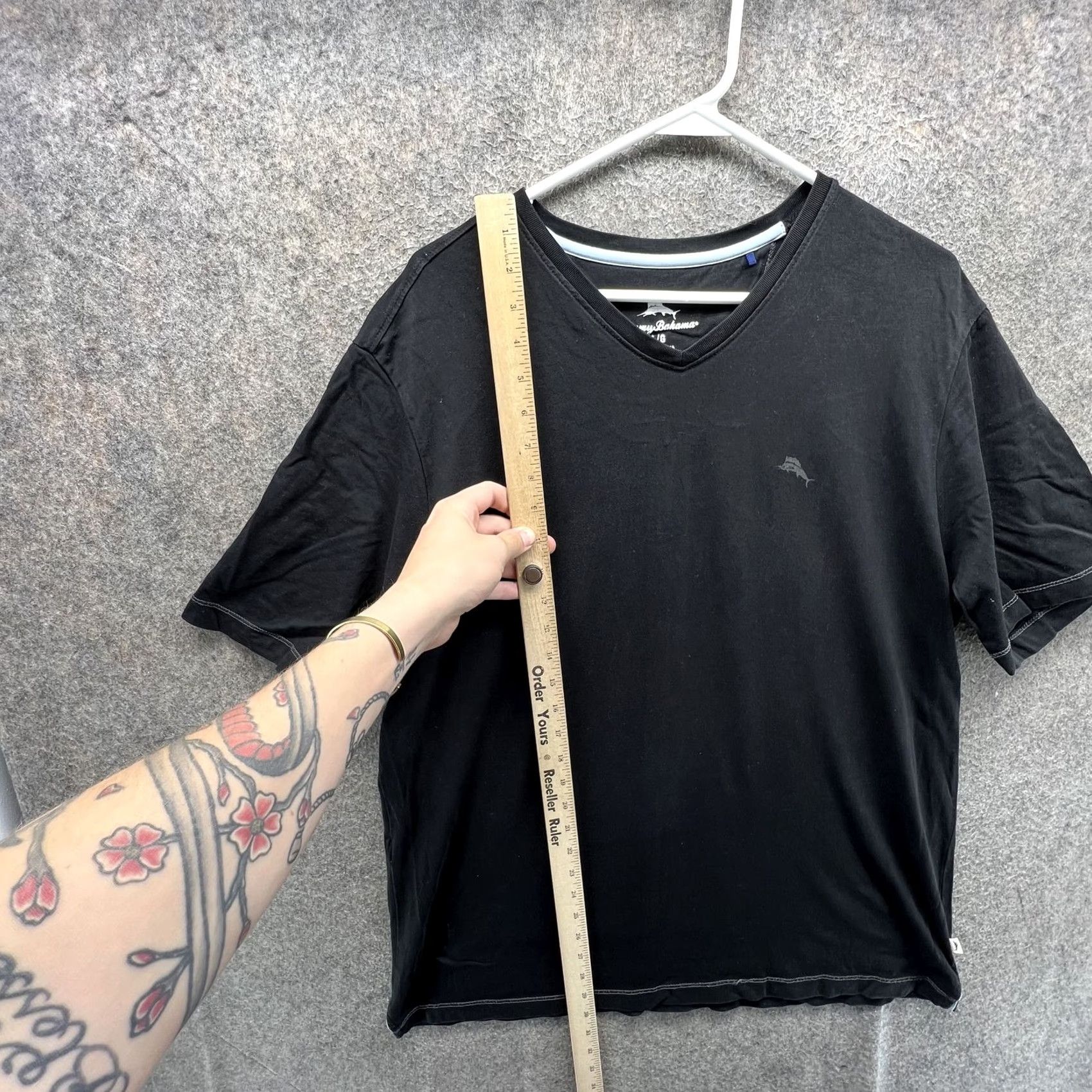 Tommy Bahama Tommy Bahama Shirt Mens Large Black Supima Cotton V-Neck Tee Tagless Soft - Mens Short Sleeve T-Shirt - Embroidered Marlin Logo - Regular Fit Size US L / EU 52-54 / 3 - 3 Thumbnail