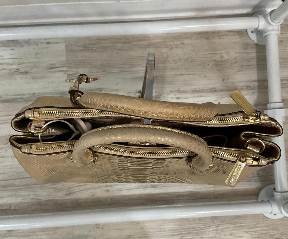 Michael Kors Gold Michael Kors bag Size ONE SIZE - 4 Thumbnail