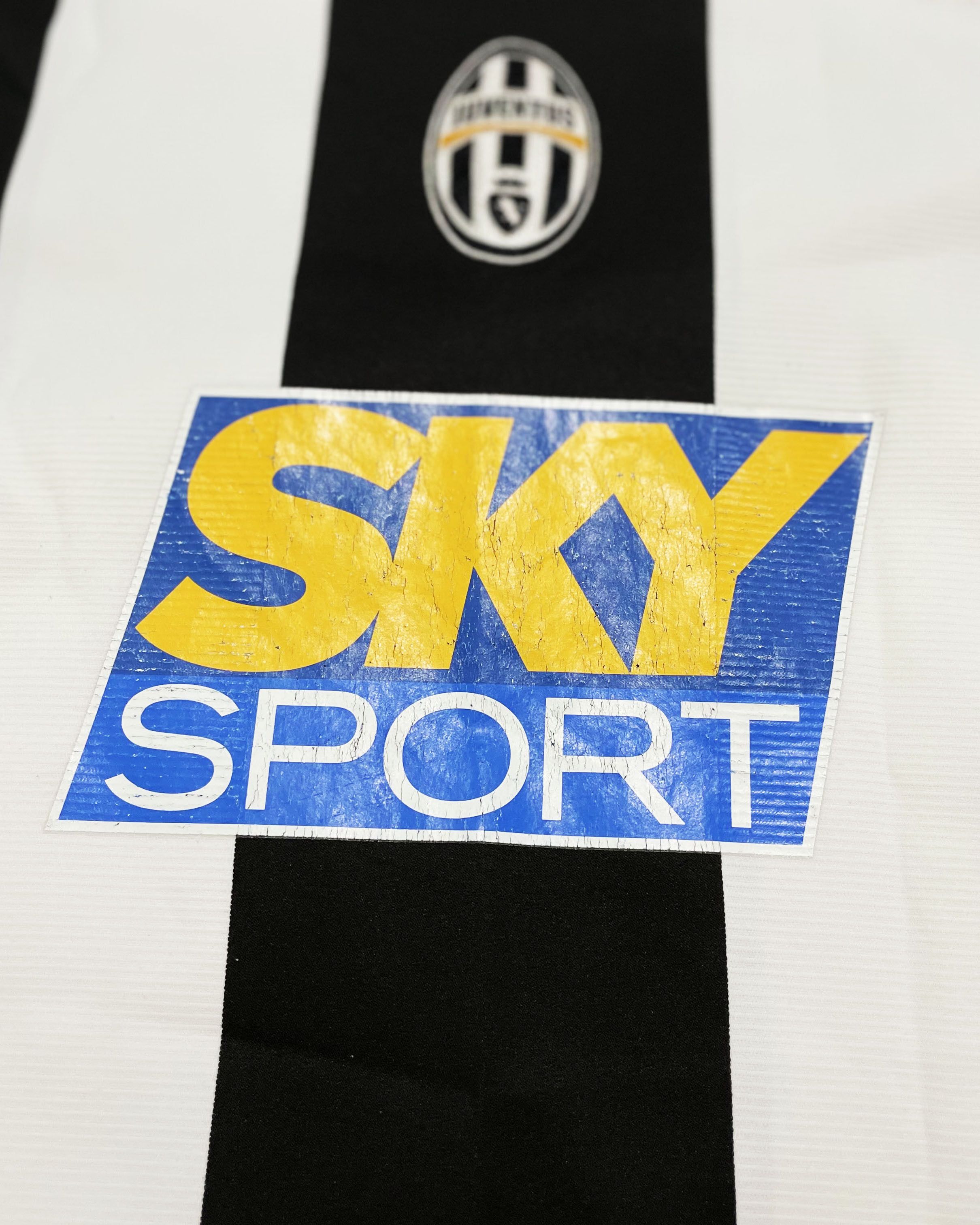 Nike Juventus Home Kit 2004 2005 BOYS Size US S / EU 44-46 / 1 - 3 Thumbnail