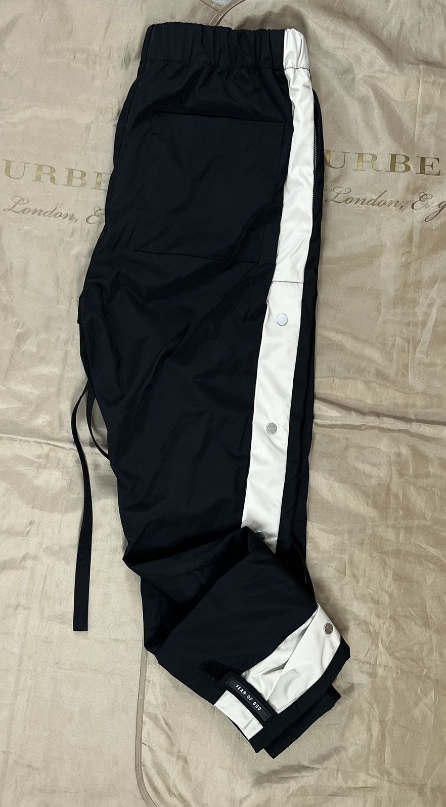 Fear of God Fear of God 6th Collection Nylon Snap Cargo size L $1600 Size US 34 / EU 50 - 2 Thumbnail