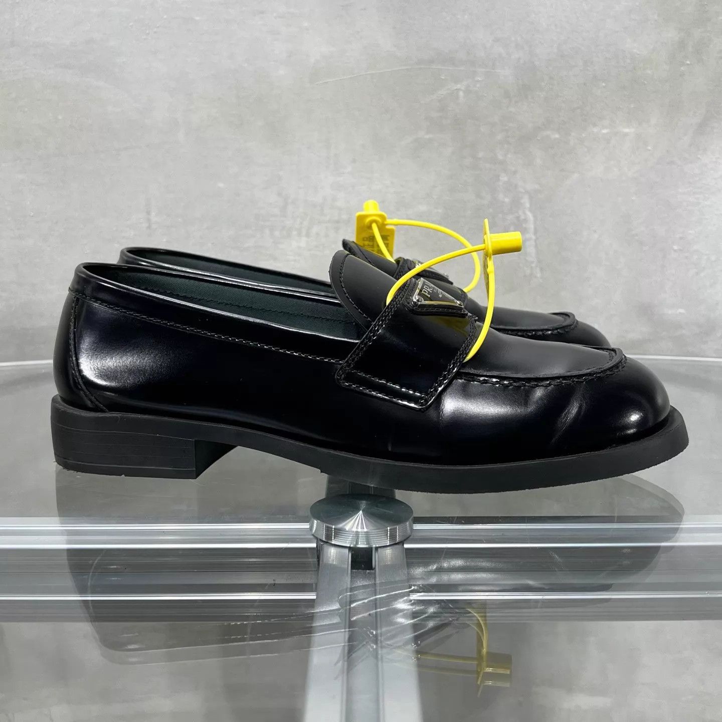 Prada Prada Black Triangle Logo Loafers 38 Original Box CD0139 Size US 7.5 / IT 37.5 - 4 Thumbnail