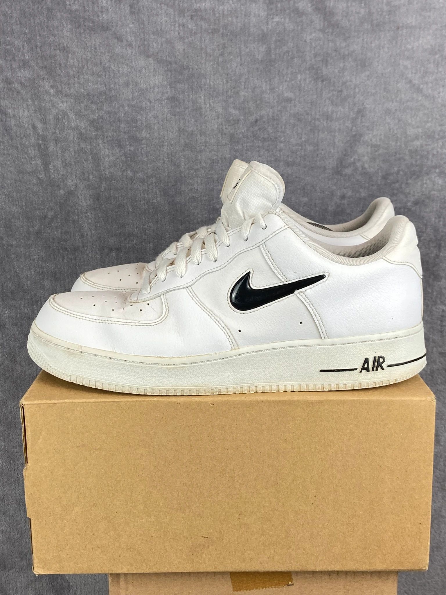 Nike Nike Air Force 1 white sneakers with black swoosh Size US 13 / EU 46 - 2 Thumbnail