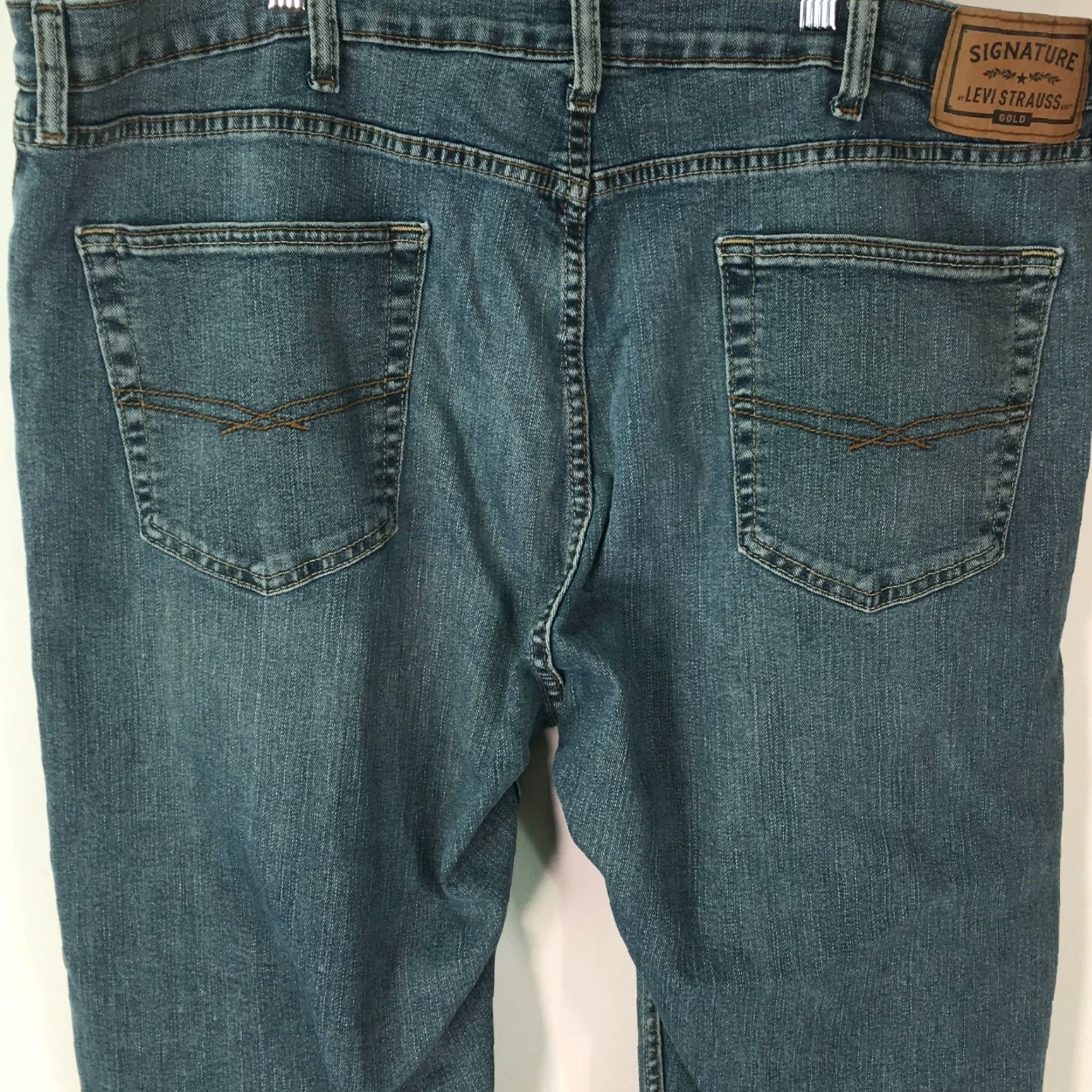 Levi's Levi's Levi Strauss Signature Jeans Mens Regular Fit Mid Rise Blue Denim 42X32 Straight 5-Pocket Blue jeans Mens 42X32 Regular Rise Mid Inseam 32 Size US 42 / EU 58 - 3 Thumbnail
