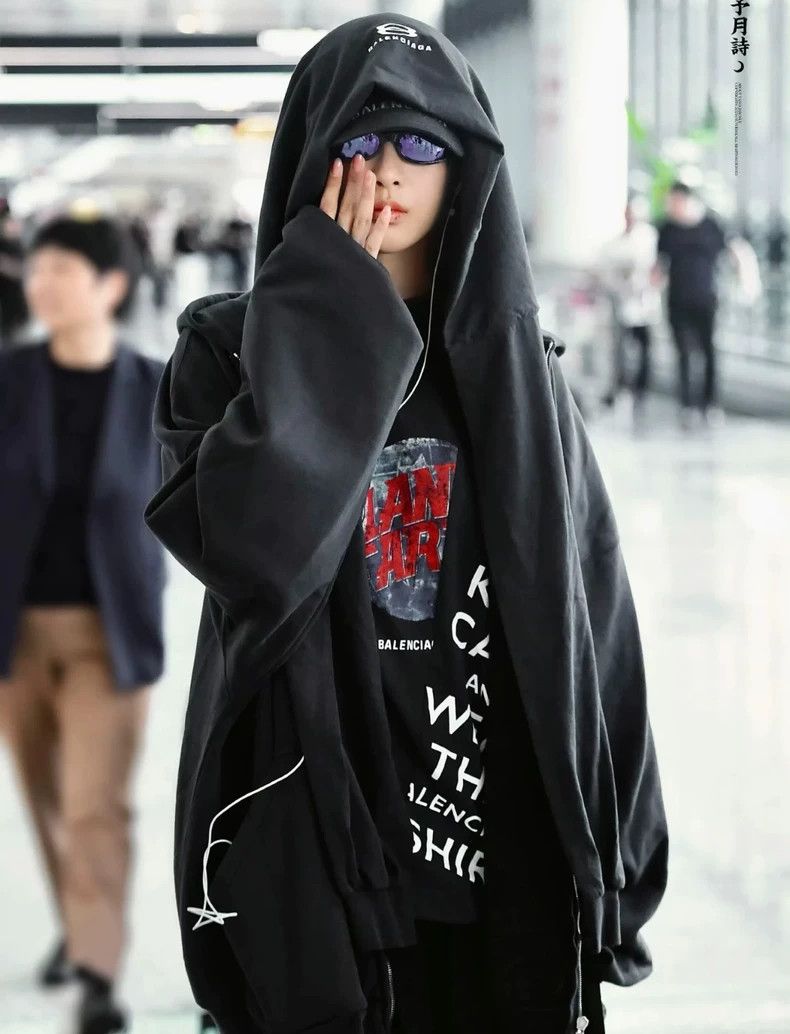 Balenciaga Balenciaga 24fw 24 planet earth planet earth loose short sl Size US M / EU 48-50 / 2 - 7 Thumbnail