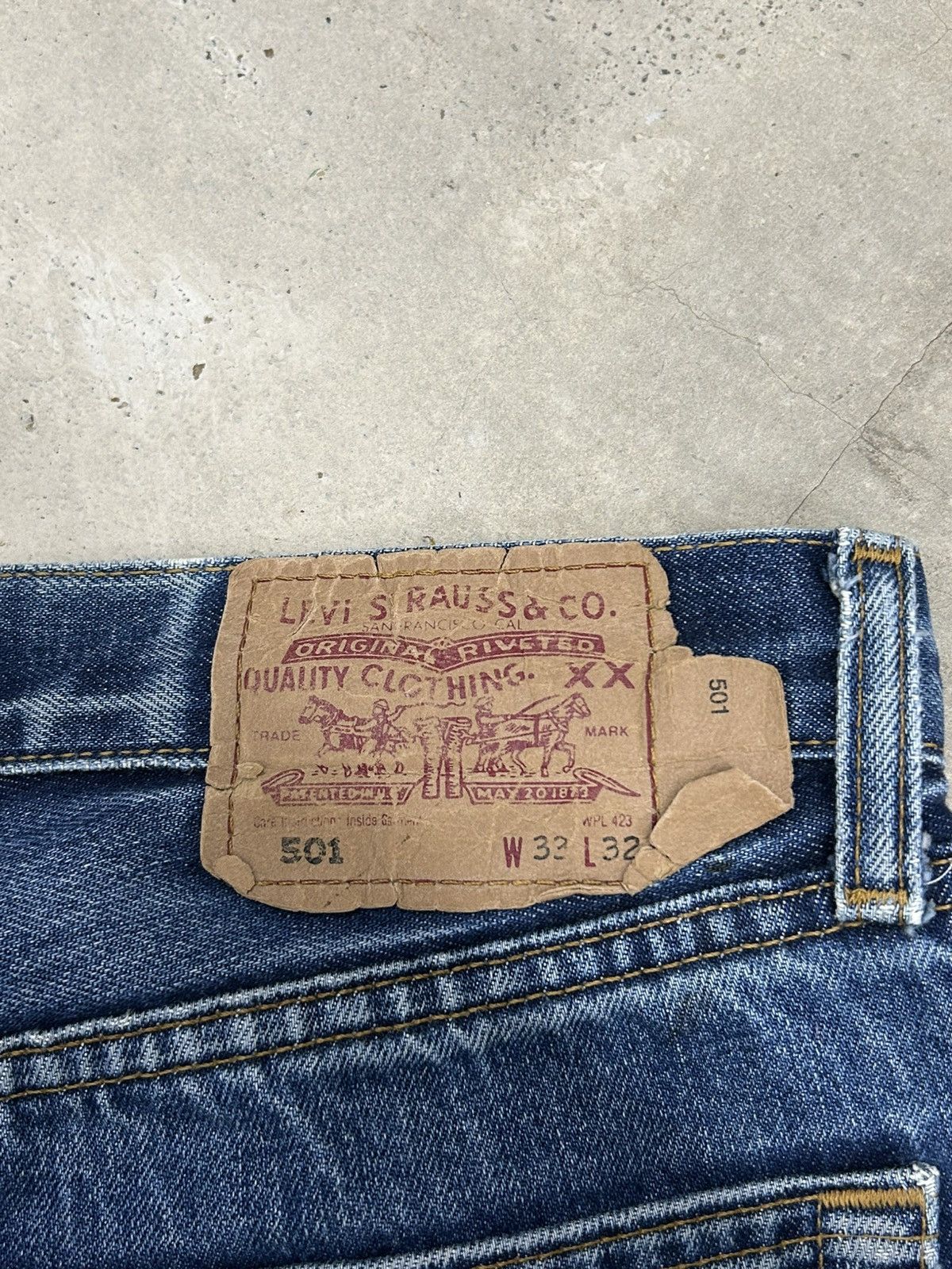 Levi's Vintage Levis 501 Baggy Jeans Extend Rise Button Fly Size US 31 - 13 Thumbnail