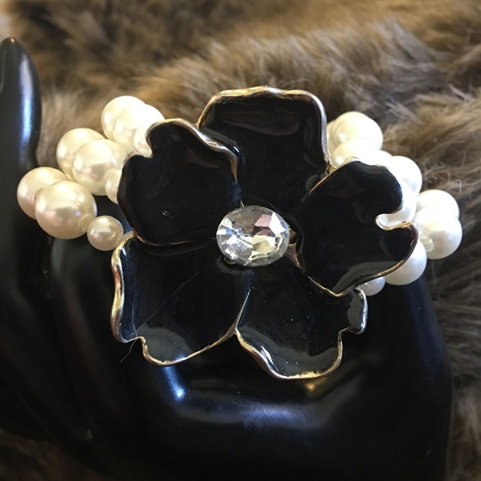 Jewelry Triple Strand Pearl Enamel Flower Stretch Bracelet in Black, Women's