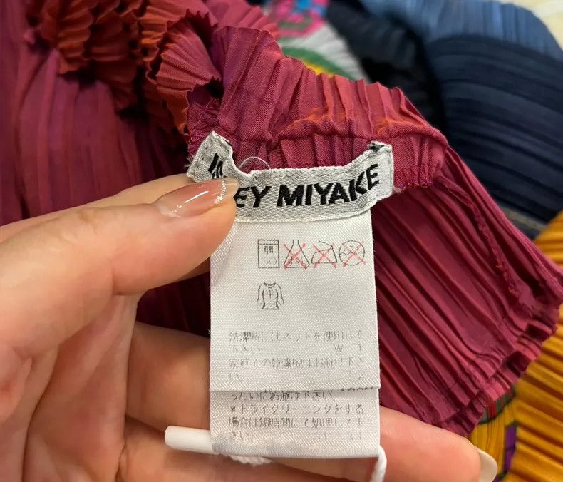 Issey Miyake Issey Miyake Red pleated short-sleeved shirt Size M / US 6-8 / IT 42-44 - 6 Thumbnail