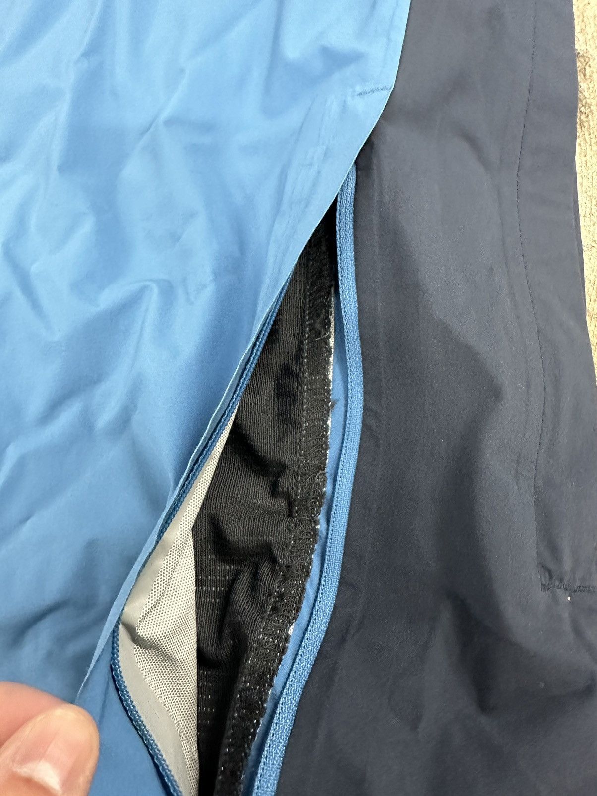 Mountain Hardwear × Vintage Vintage Y2K Mountain Hardwear Blue Zip Up Outdoors Jacket Size US XL / EU 56 / 4 - 8 Thumbnail