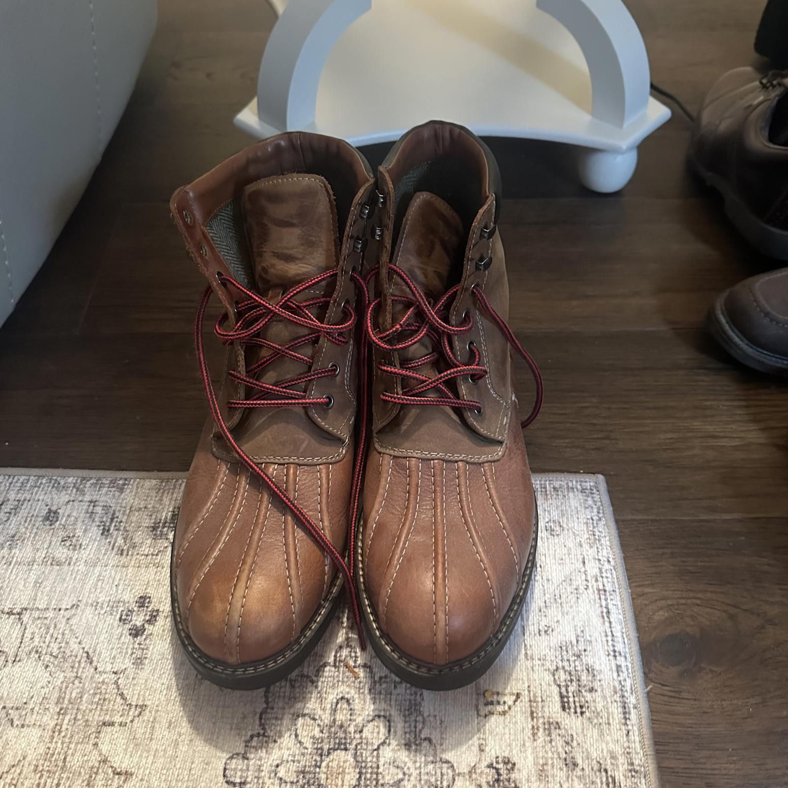 Johnston & Murphy Johnston and Murphy Mens Hiking Boots with Red Laces Size US 10 / EU 43 - 2 Thumbnail