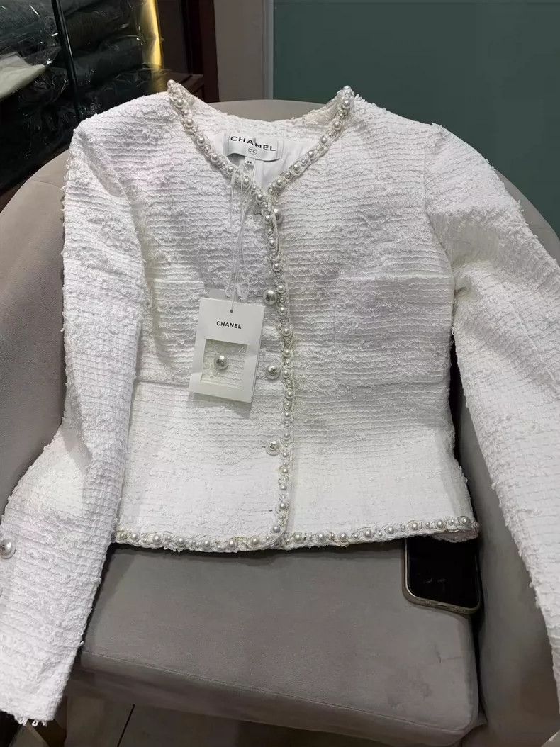 Chanel Chanel 25P white pearl white moonlight jacket 2504-Nextarro Size XXS / US 00 / IT 34 - 1 Thumbnail