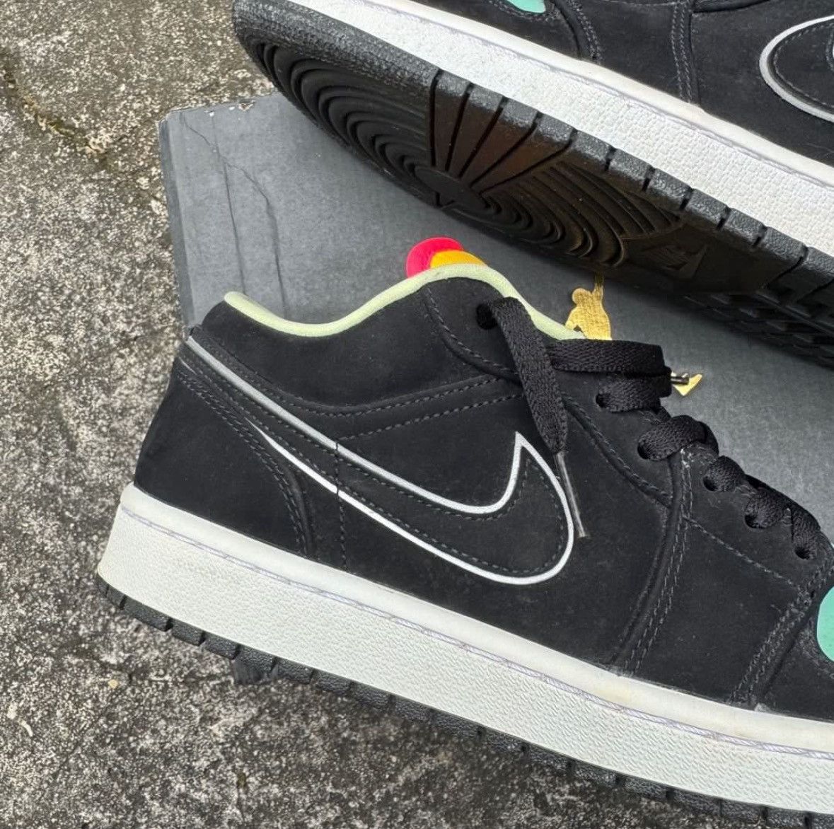 Nike Nike Air Jordan 1 Low SE Size US 8.5 / EU 41-42 - 4 Thumbnail