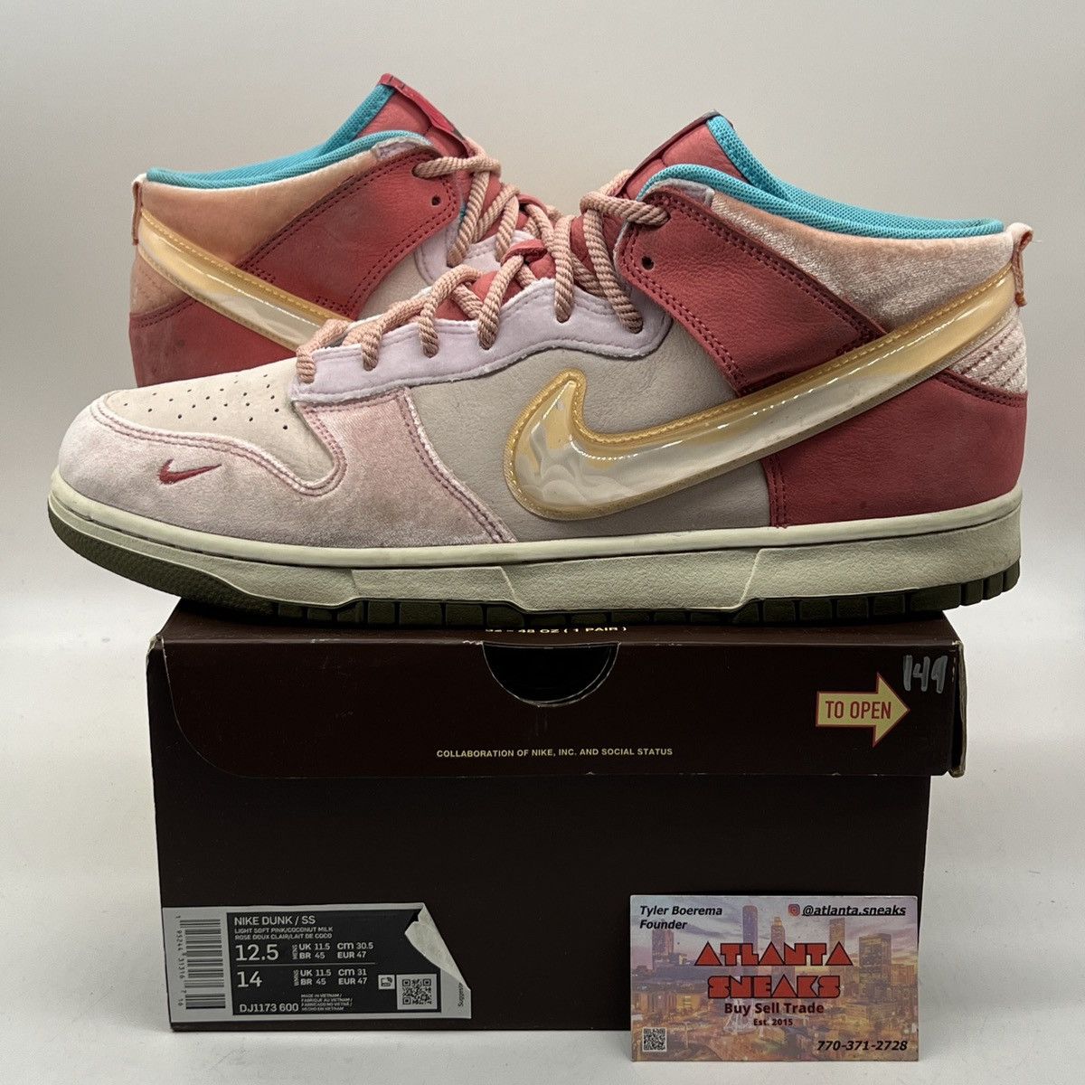 Social status x Nike dunk strawberry milk