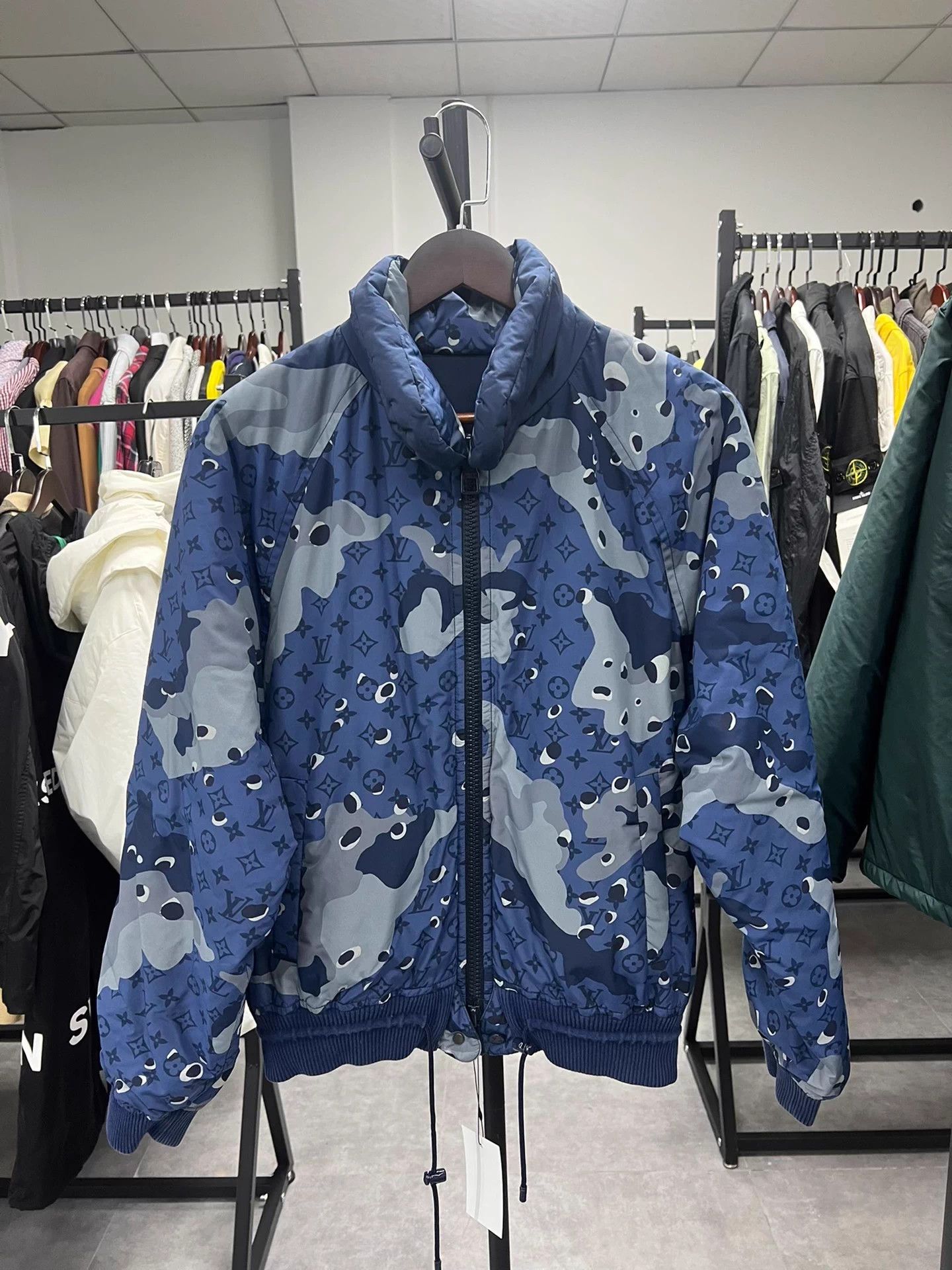 Louis Vuitton Louis Vuitton Reversible Coat Size M / US 6-8 / IT 42-44 - 1 Thumbnail