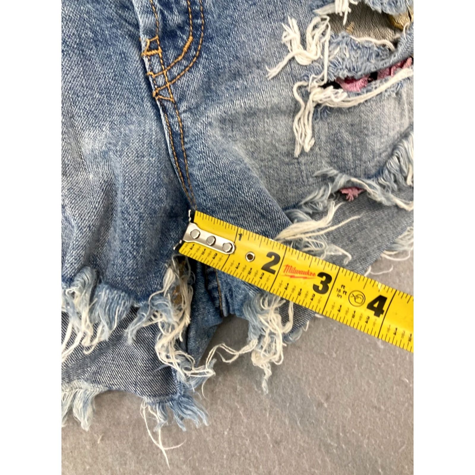Vintage We The Free Womens Shorts 27 Distroyed Raw Hem Festival Denim Blue 5-Pocket Cut-Off Street Bohemian Festival Womens Size 27" / US 4 / IT 40 - 5 Thumbnail