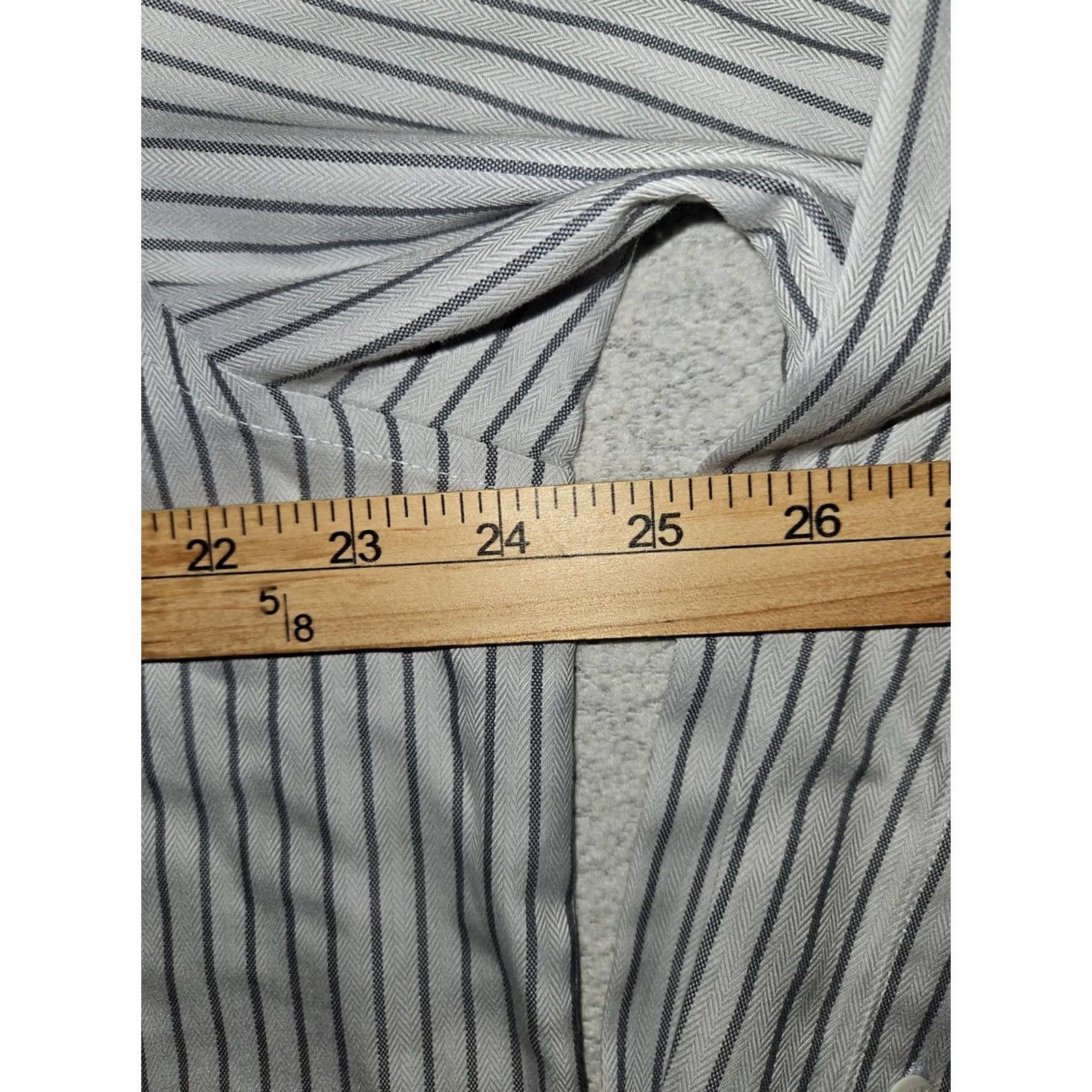 Hart Schaffner Marx Hart Schaffner Marx Button-Up Long Sleeve Men's 34 Pima Cotton Striped Lt Gray Non-Iron Pockets Embroidered 48 Chest Regular Shirt, 34 Size US S / EU 44-46 / 1 - 3 Thumbnail