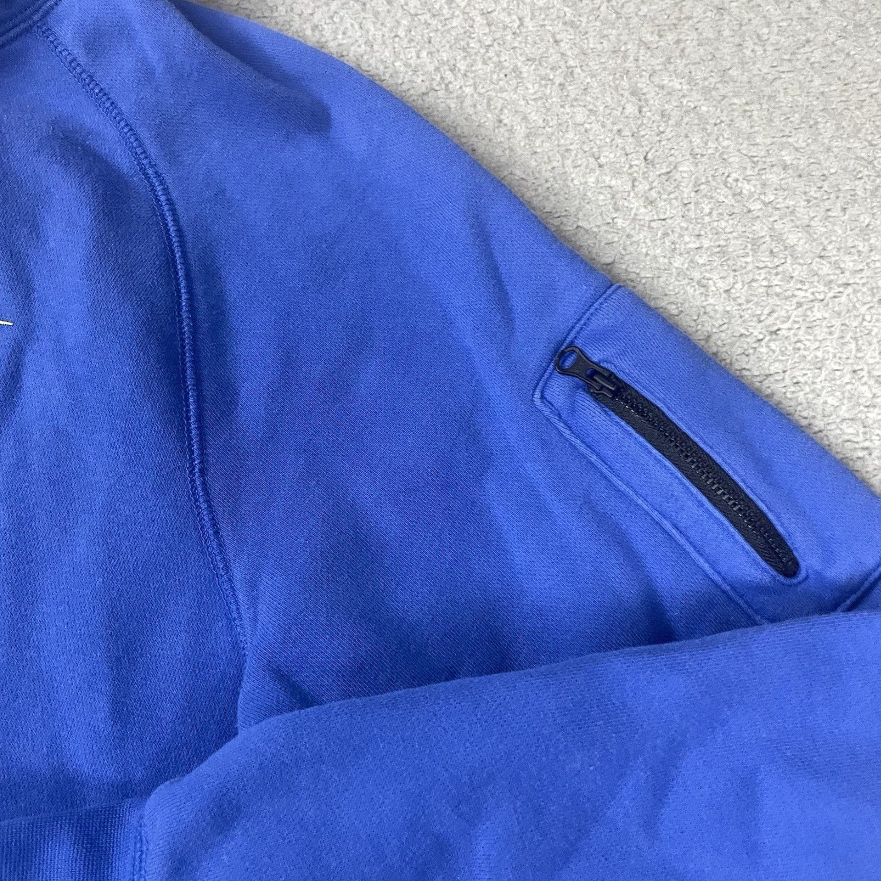 Nike VINTAGE Nike Sweatshirt Mens L Blue Swoosh Embroidered Rare Yellow Essential Neon L Hoodie Pullover Crew Neck Graphic Print Sports USA 90s Womens/Mens Size US L / EU 52-54 / 3 - 4 Thumbnail