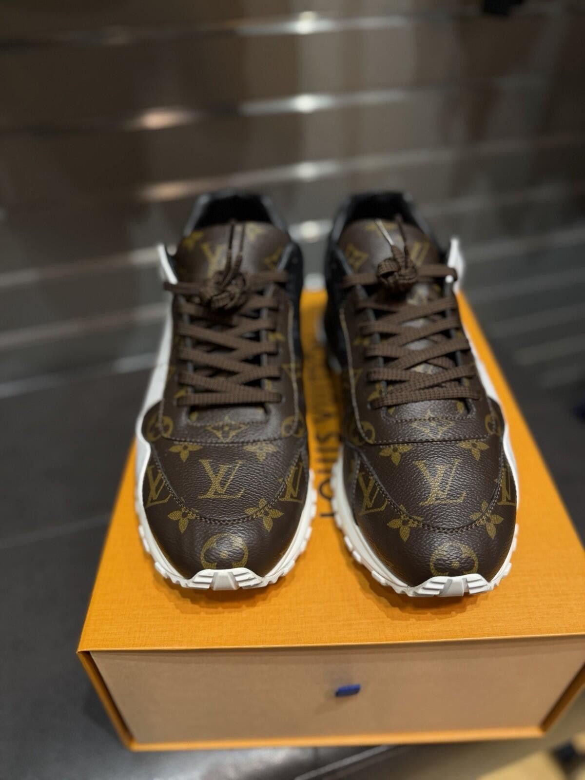 Louis Vuitton Size 10.5LV/11.5US Louis Vuitton Runaway Trainer Monogram Size US 11.5 / EU 44-45 - 10 Thumbnail