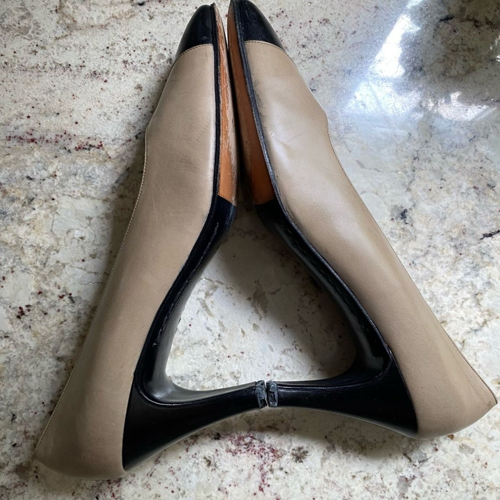 Van Cleef & Arpels Helene Arpels Ivory Leather Spectator Pumps Italy 9.5 AA Size US 9.5 / IT 39.5 - 9 Thumbnail