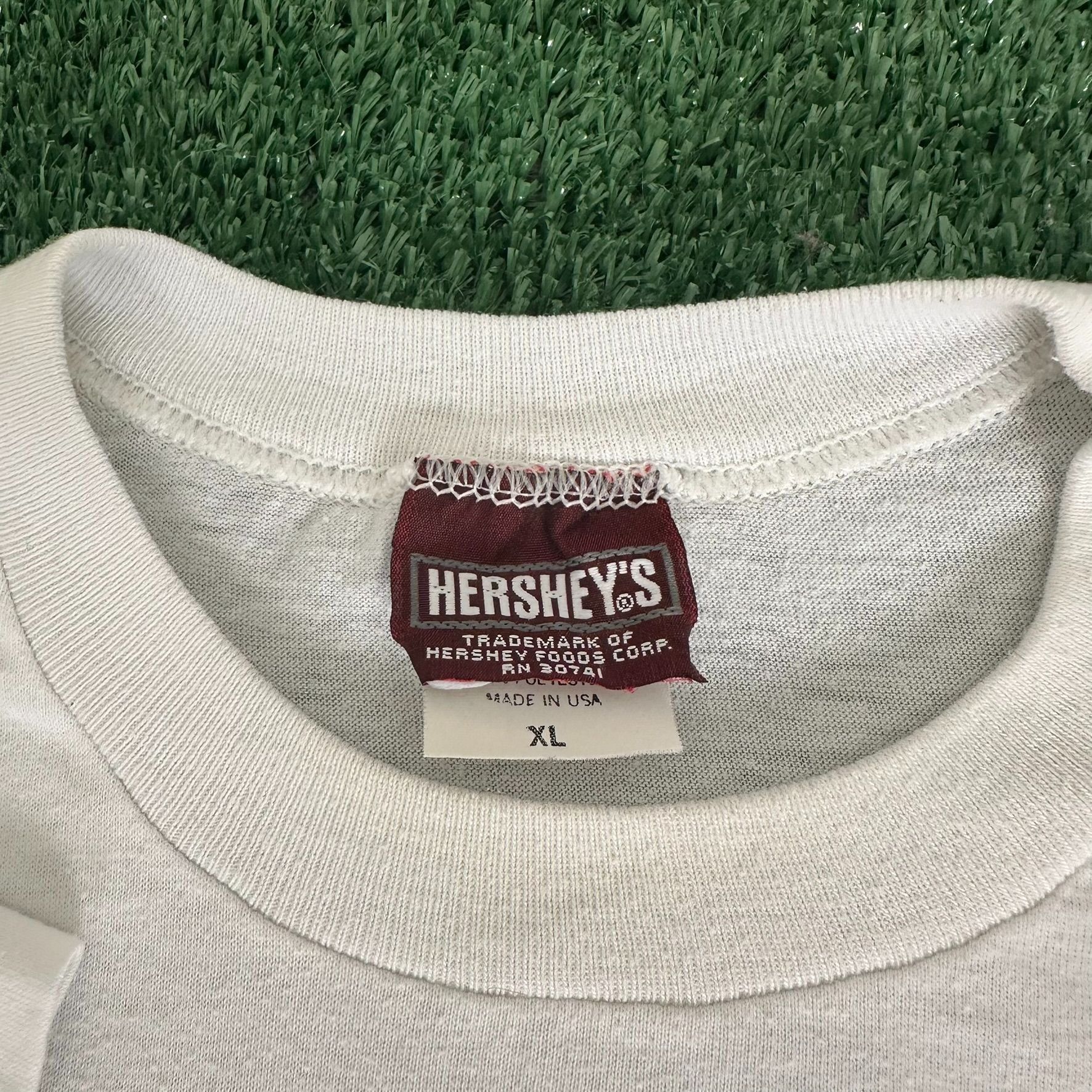 Vintage Vintage 90s Hershey’s Reese’s T-Shirt Chocolate Promo Neon T Size US L / EU 52-54 / 3 - 5 Thumbnail