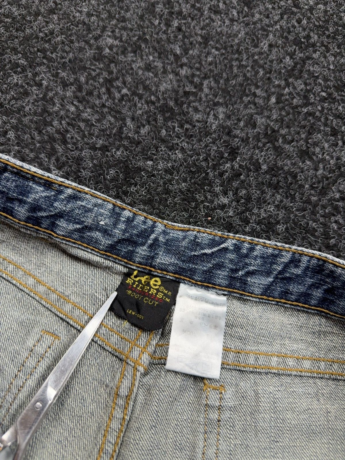 Lee Archive 90s Retro Lee Japan Y2K Flare Denim Jeans Low Rise Size 28" / US 6 / IT 42 - 9 Thumbnail