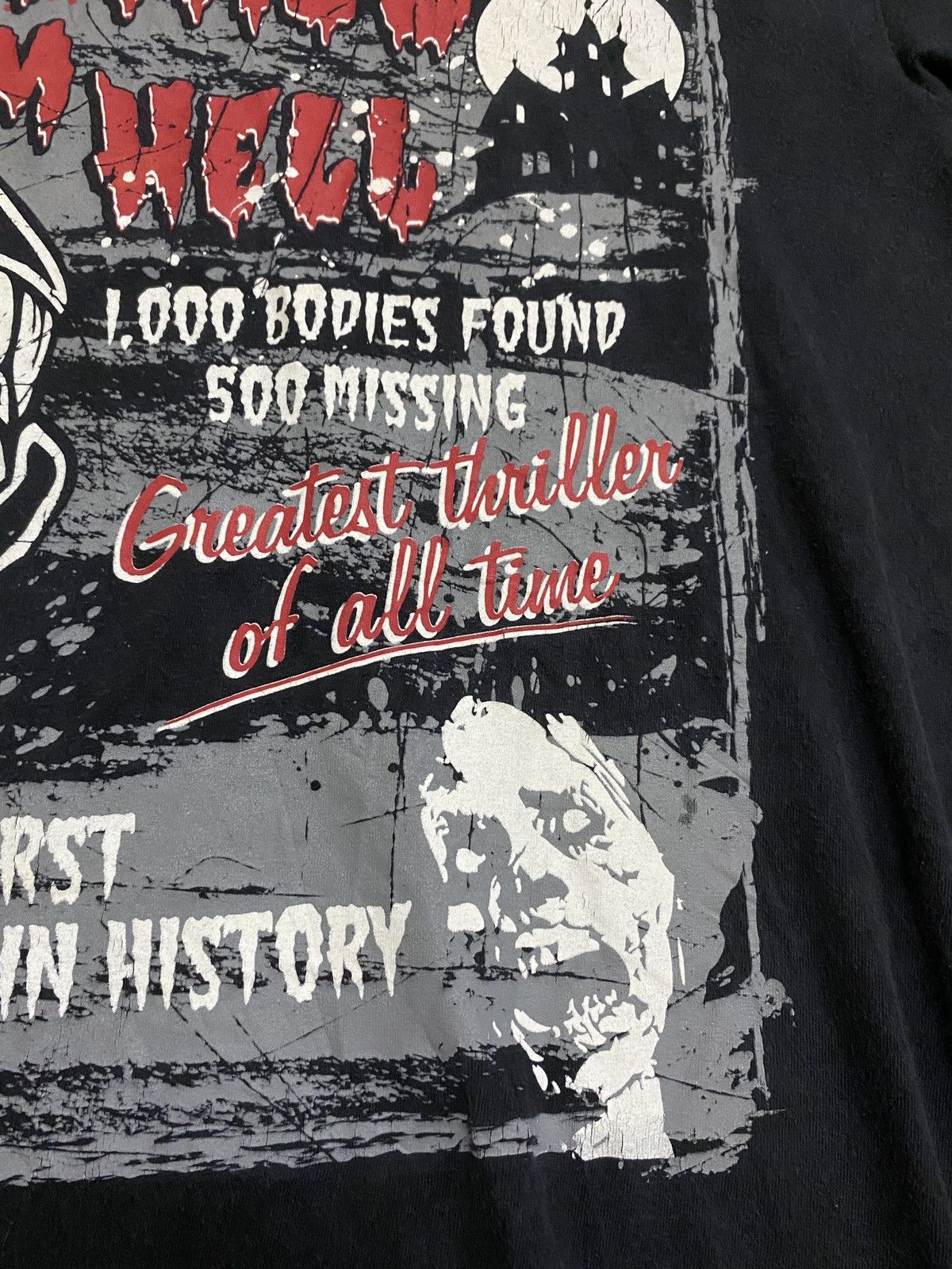 Vintage Rare Design Vintage Movie Horror Vampires T-shirt 2000s Size US XL / EU 56 / 4 - 4 Thumbnail