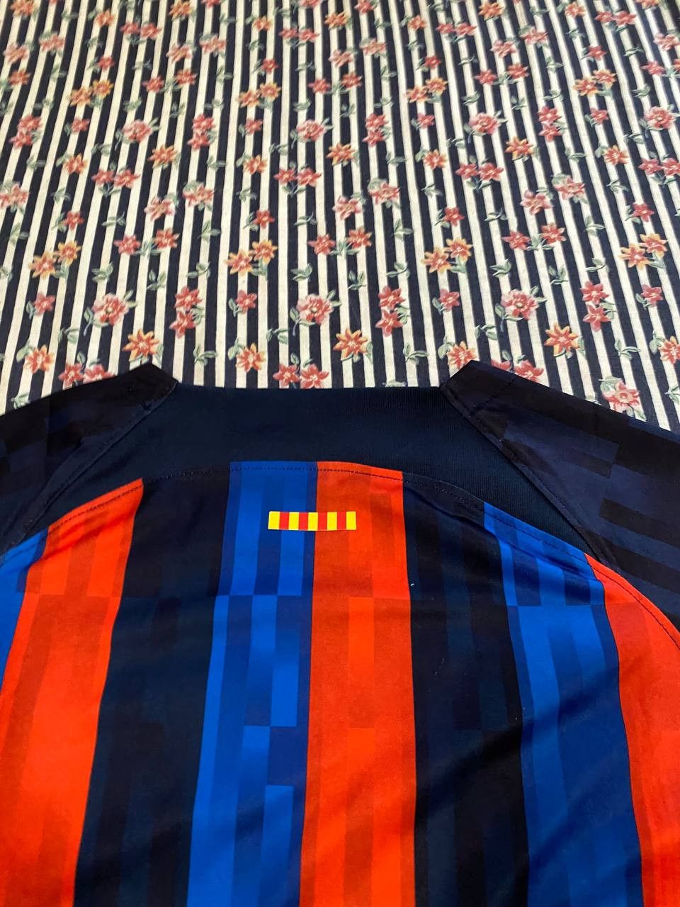 Nike Vintage Nike FC Barcelona 2022/2023 Jersey Size S Size US S / EU 44-46 / 1 - 16 Thumbnail