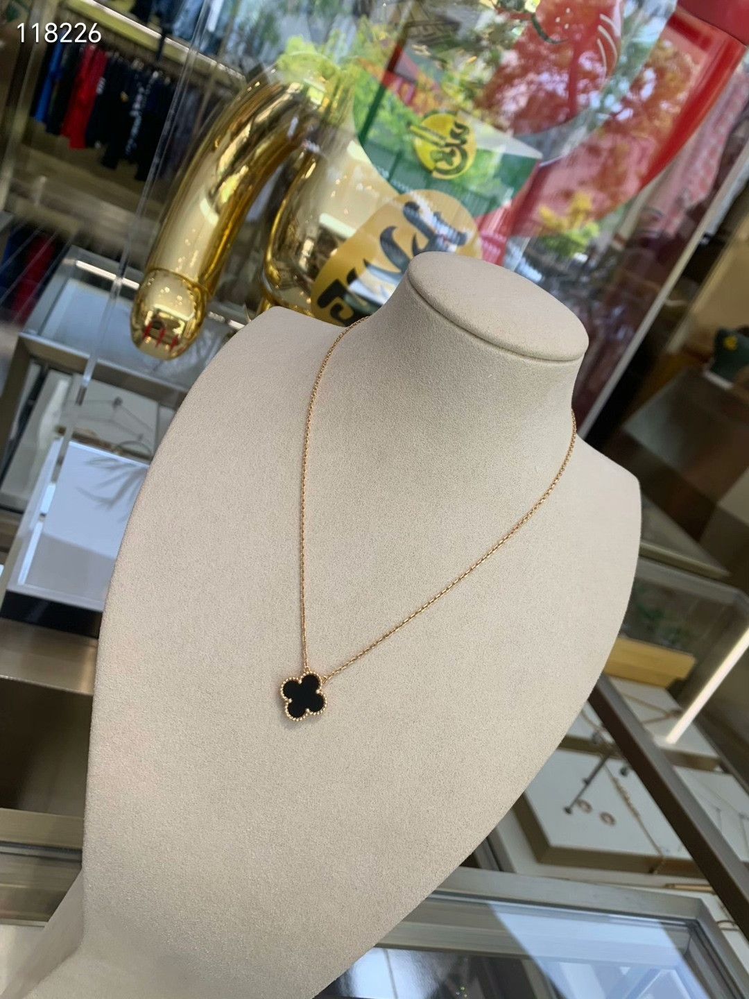 Van Cleef & Arpels Vca Medium Black Flower Necklace Size ONE SIZE - 1 Thumbnail