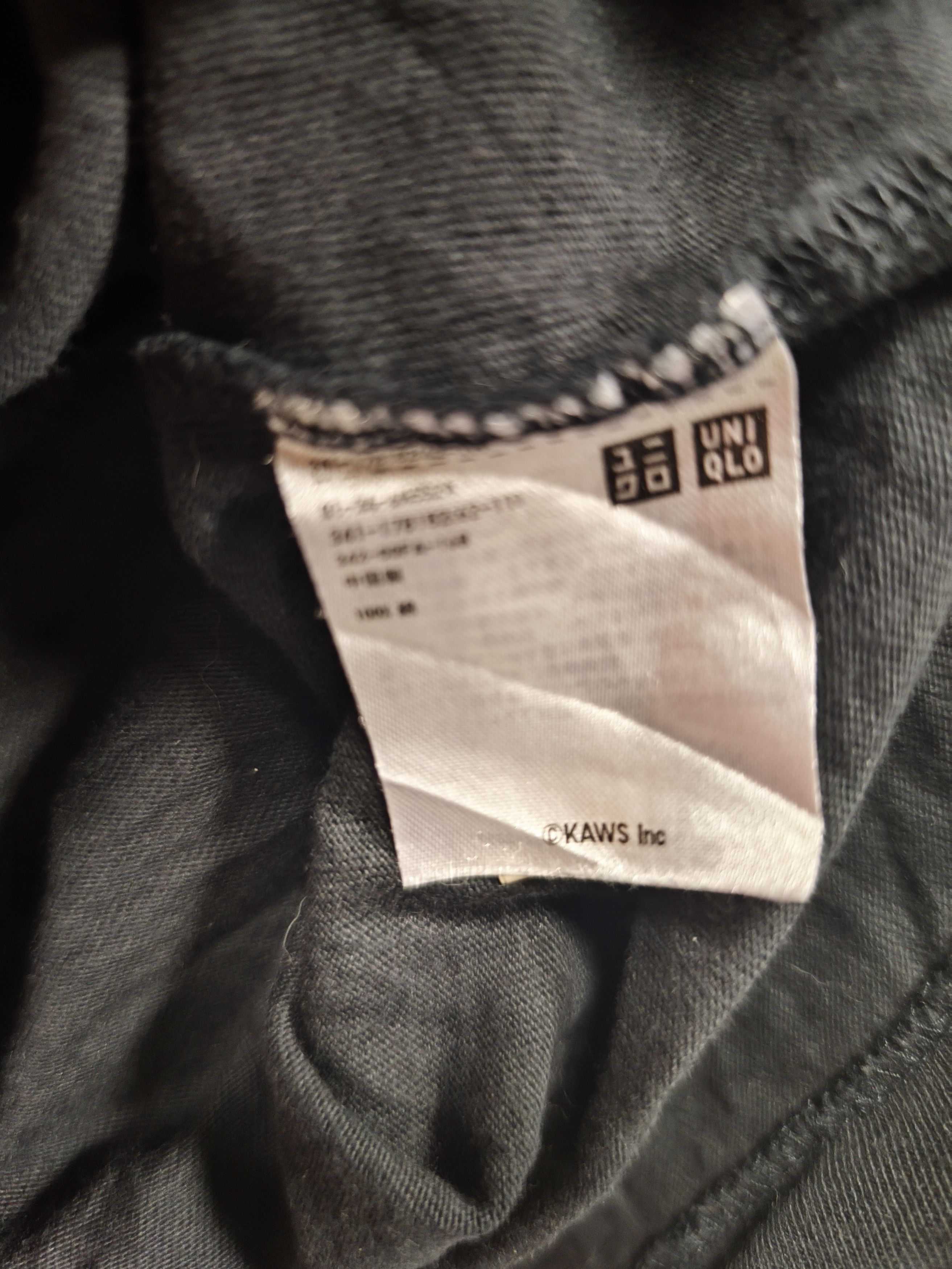 Kaws × Uniqlo T shirt Uniqlo x Kaws Size US M / EU 48-50 / 2 - 5 Thumbnail