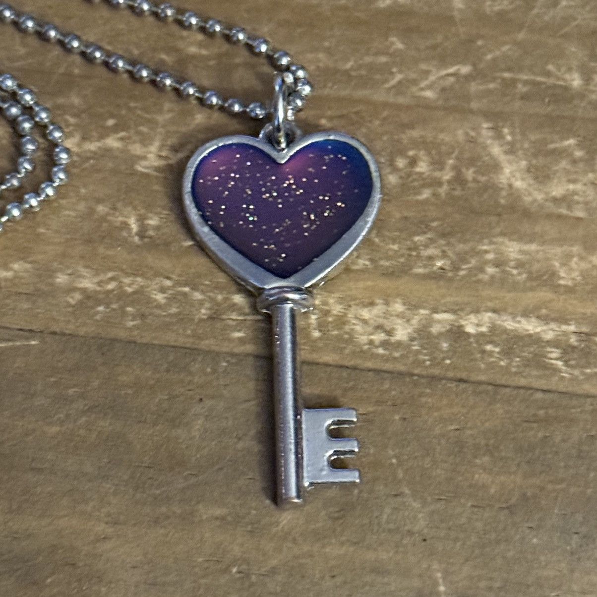Other Silver color changing heart skeleton key pendant necklace Size ONE SIZE - 10 Thumbnail
