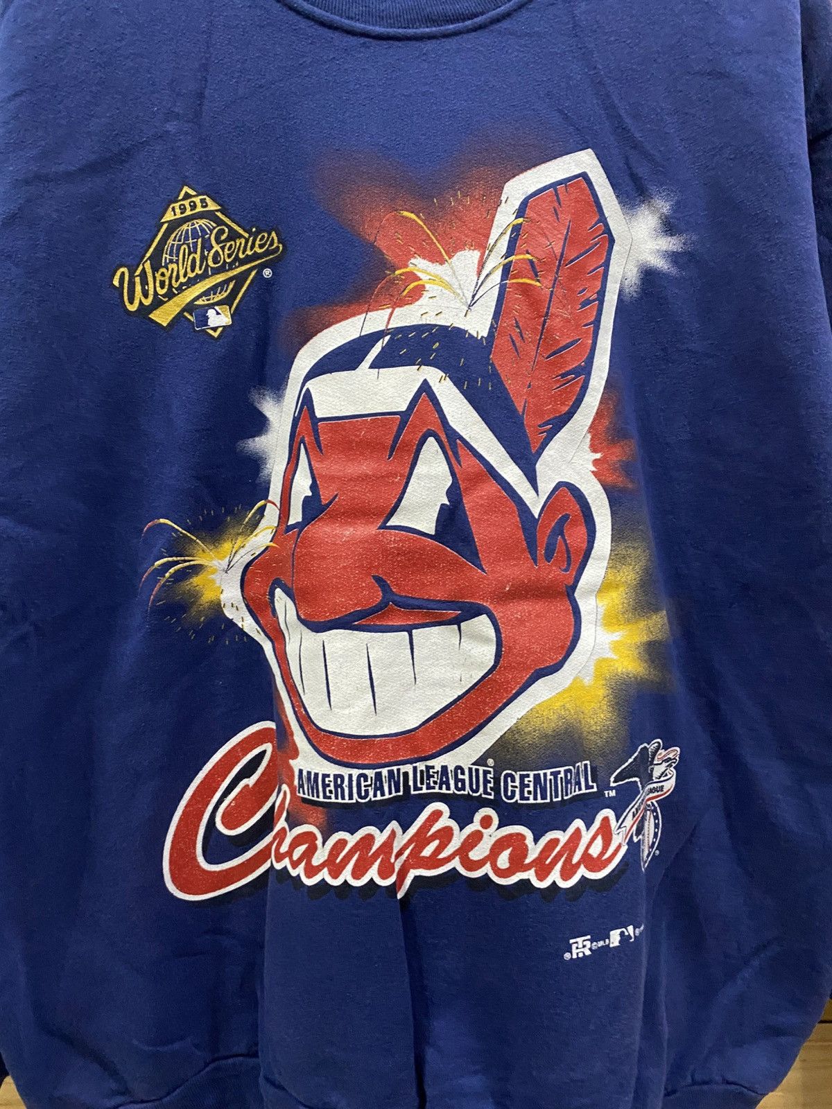 MLB Vintage 1995 mlb Indians Cleveland big logo sweatshirt Size US XL / EU 56 / 4 - 3 Thumbnail