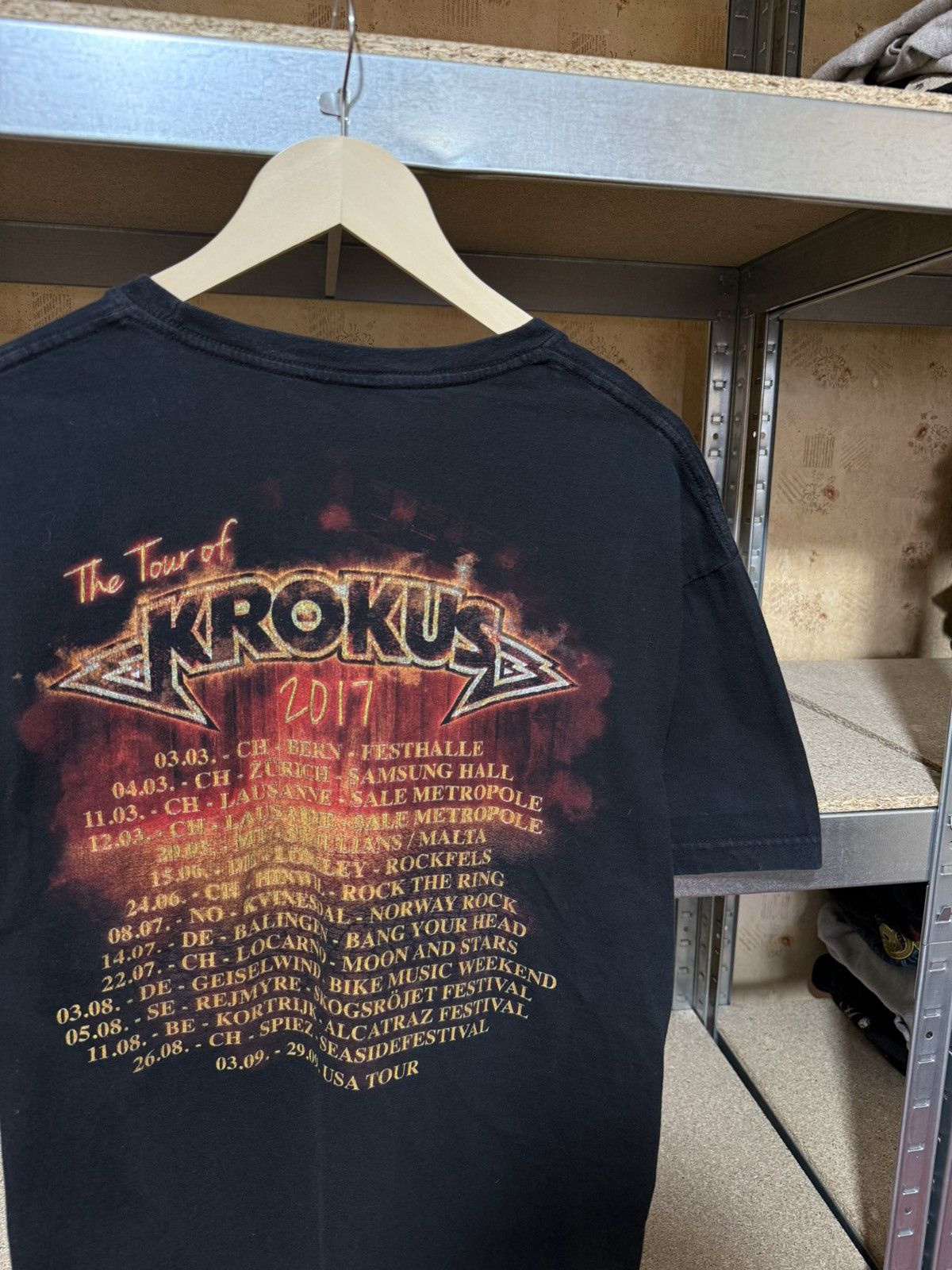 Band Tees × Vintage Vintage Krokus Big Rocks Tour 2017 Rock Band T-Shirt Y2K Size US XL / EU 56 / 4 - 4 Thumbnail