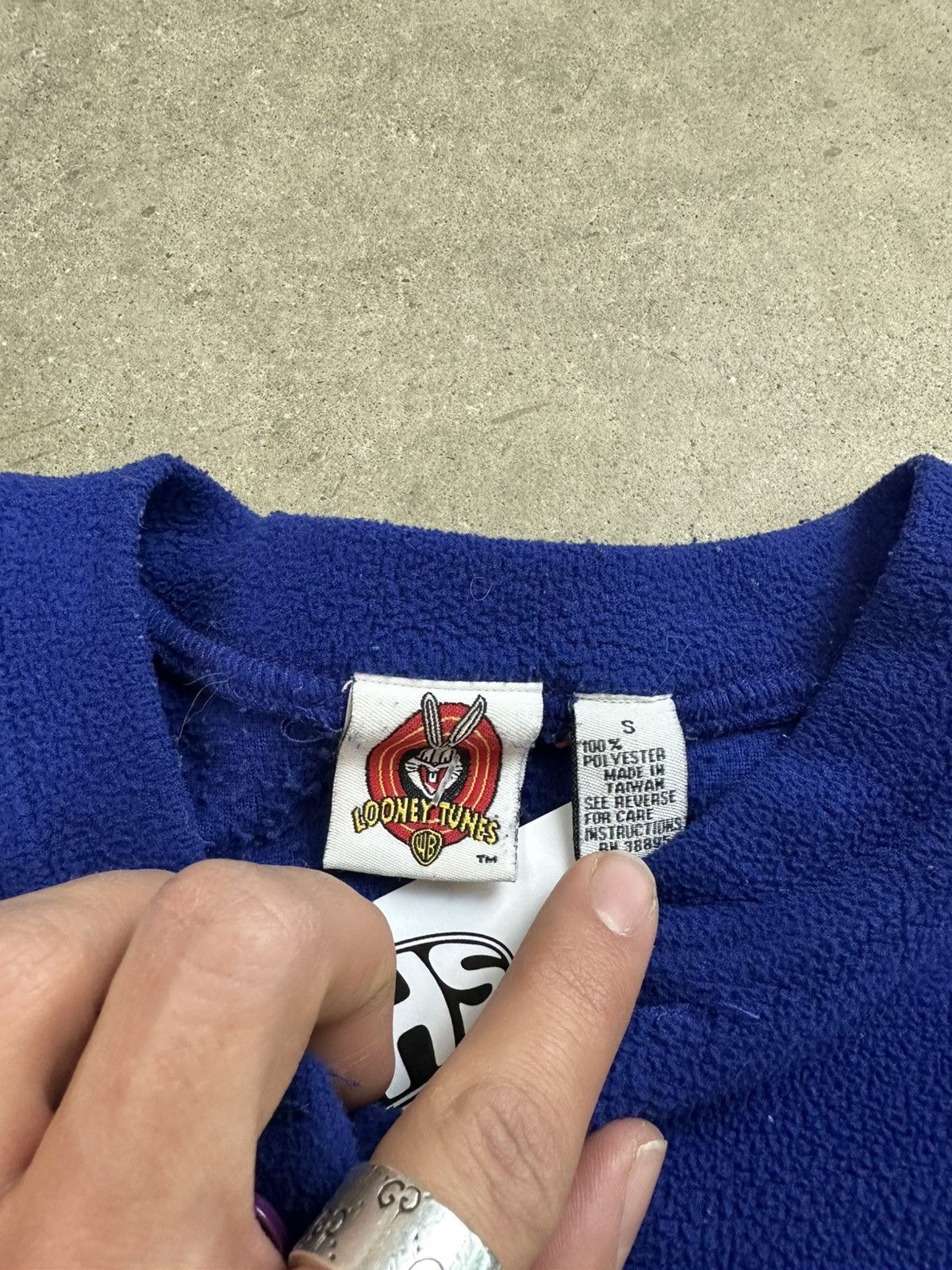 Vintage vintage 90s tweety bird looney tunes fleece crewneck small Size US S / EU 44-46 / 1 - 4 Thumbnail