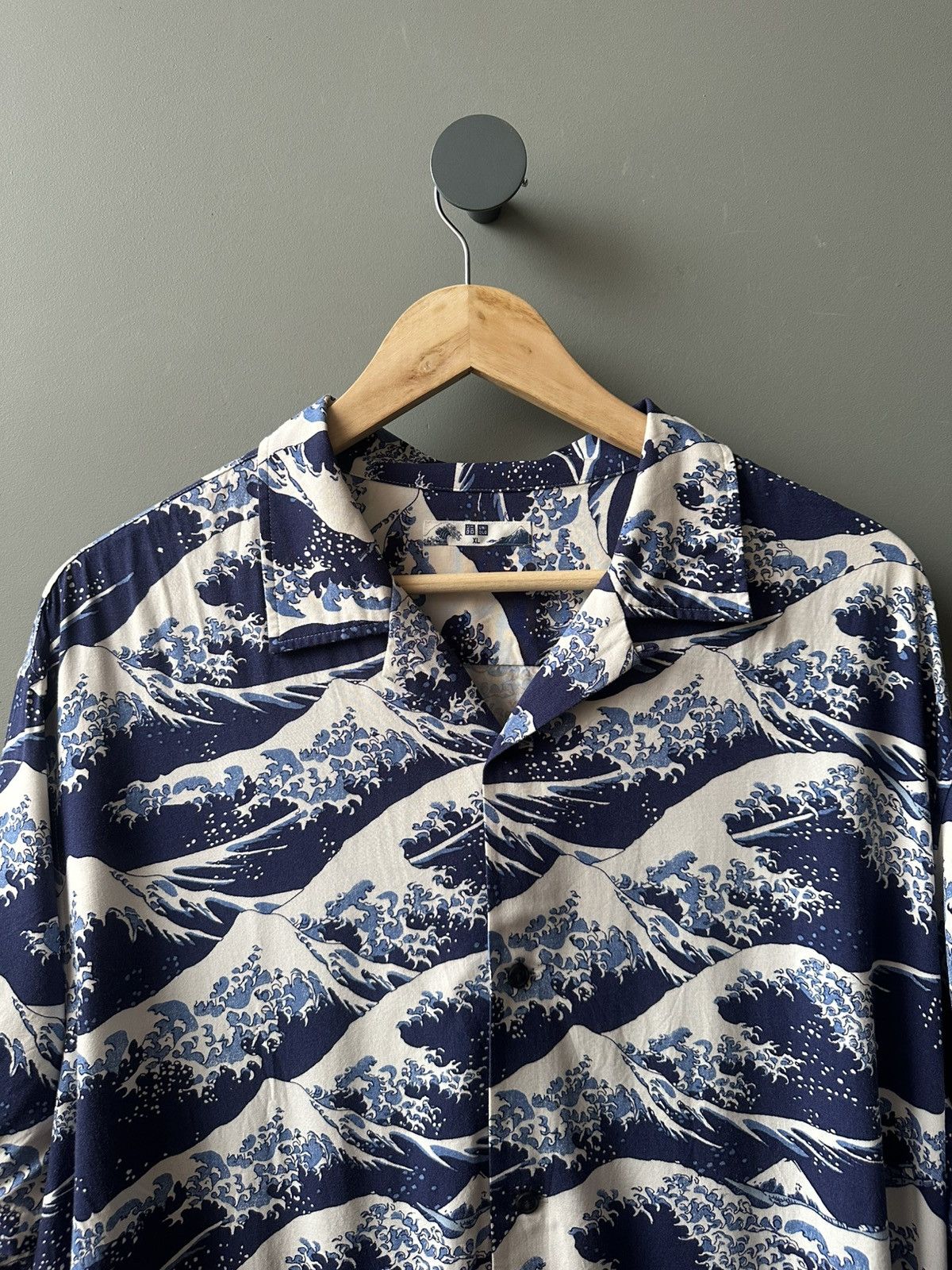 Uniqlo Uniqlo Wave Short Sleeve Hawaii Shirt Size XL Size US XL / EU 56 / 4 - 2 Thumbnail