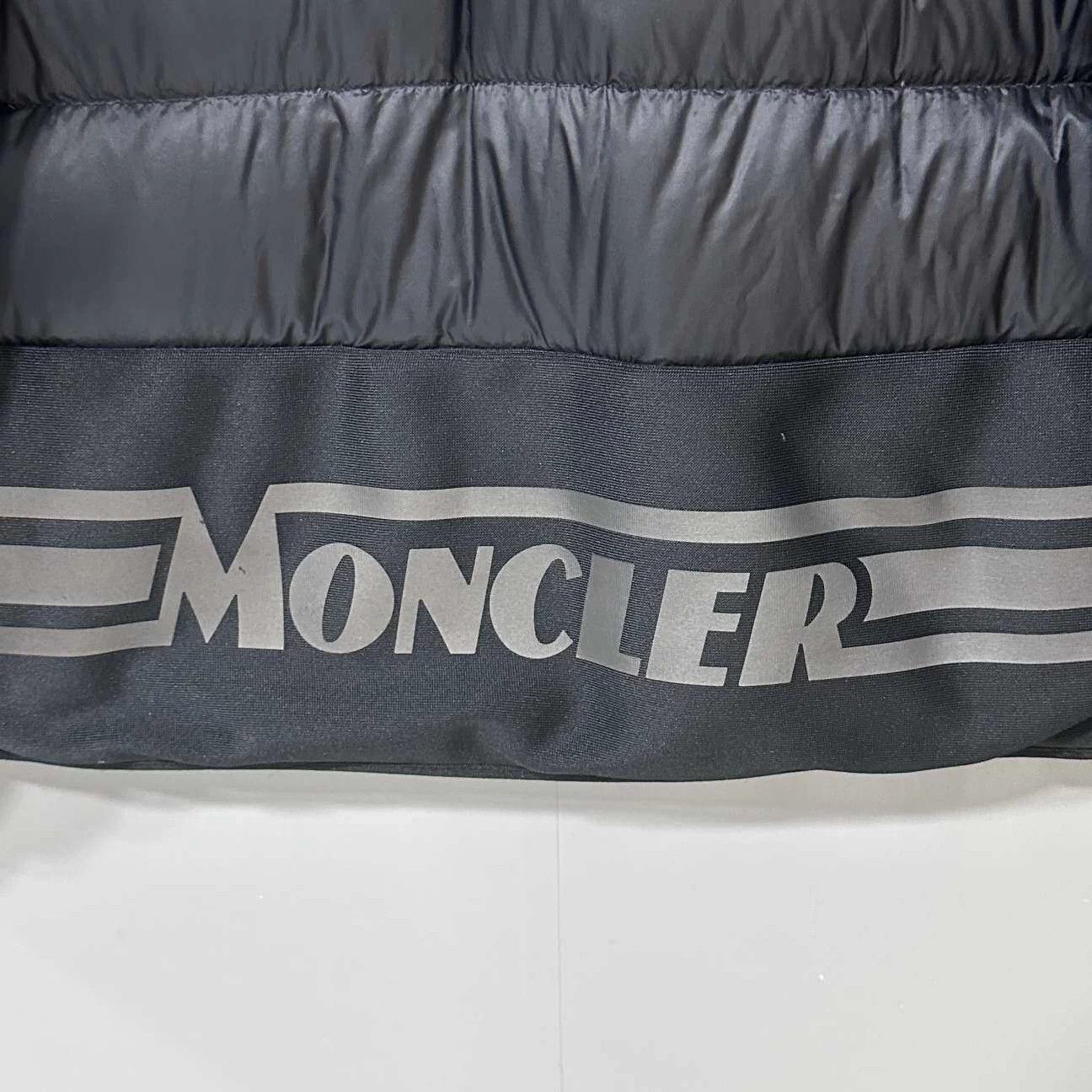 Moncler Moncler matte oversized armband puffer size 6 Size US XXL / EU 58 / 5 - 8 Thumbnail