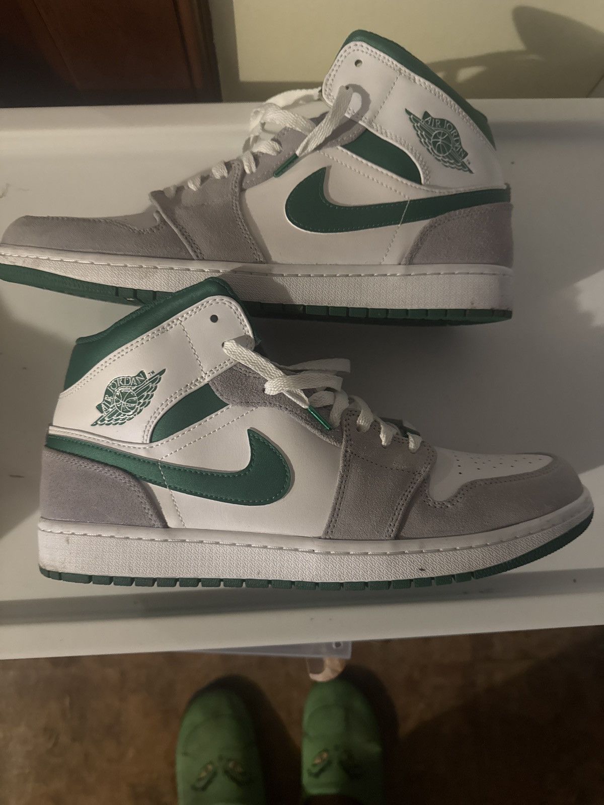 Jordan Brand Air Jordan 1 Mid SE Size US 13 / EU 46 - 4 Thumbnail