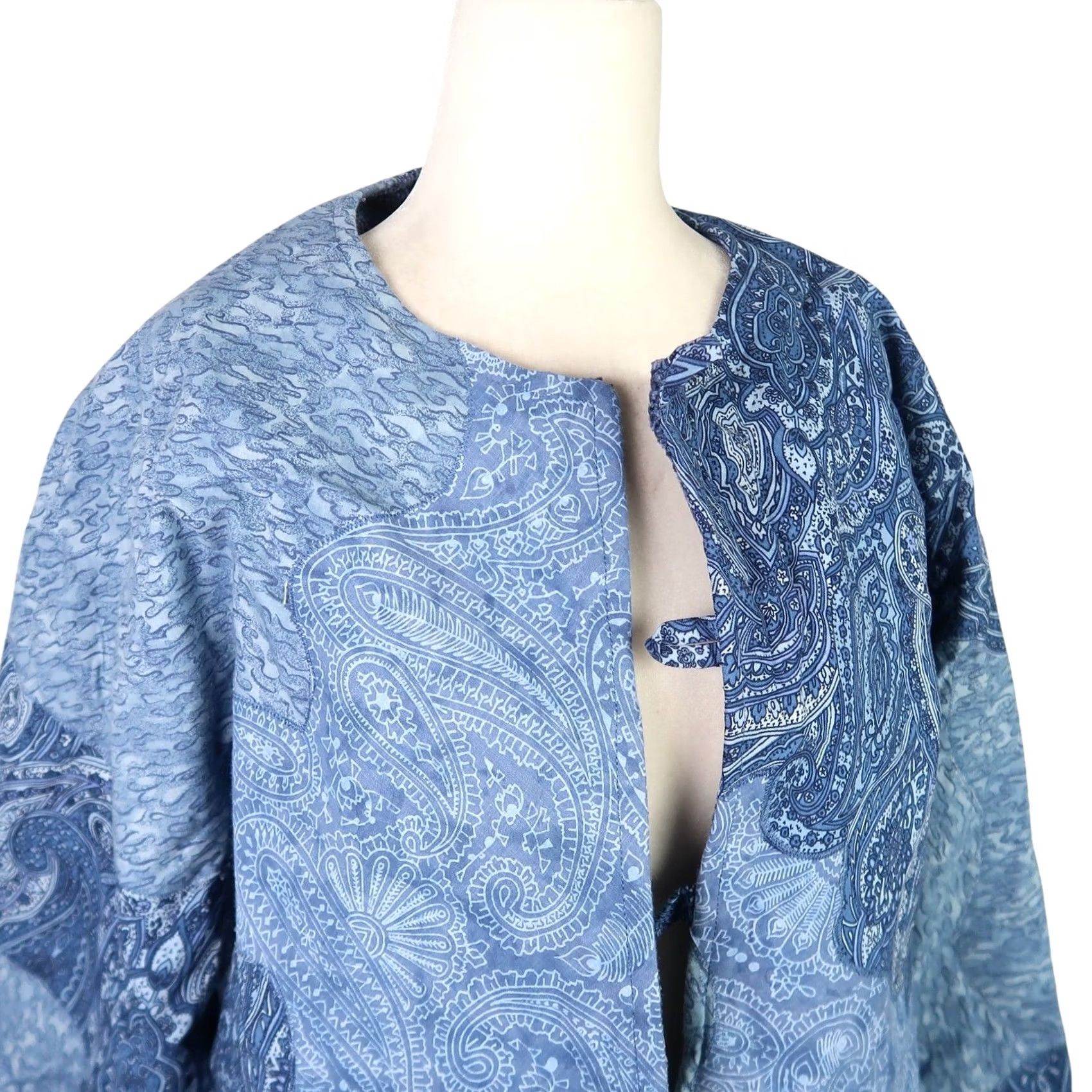 Vintage VINTAGE blue and navy paisley print chenille lined jacket Women L Short Sleeve Bohemian Casual 20" Pit to Pit 26" Length Size L / US 10 / IT 46 - 2 Thumbnail
