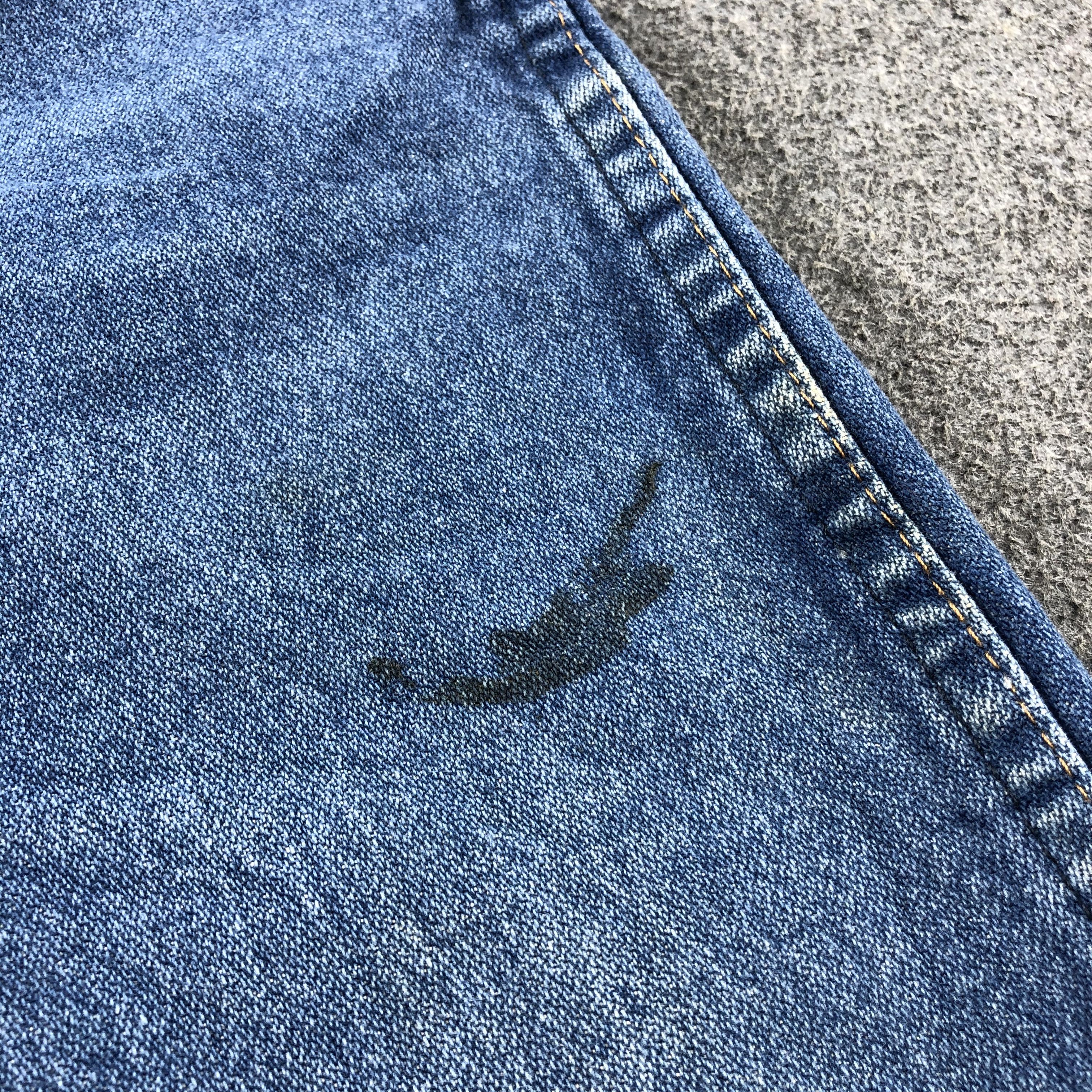 Vintage Vintage Blue Wash Wrangler Jeans-J2597 Size US 26 / EU 42 - 9 Thumbnail
