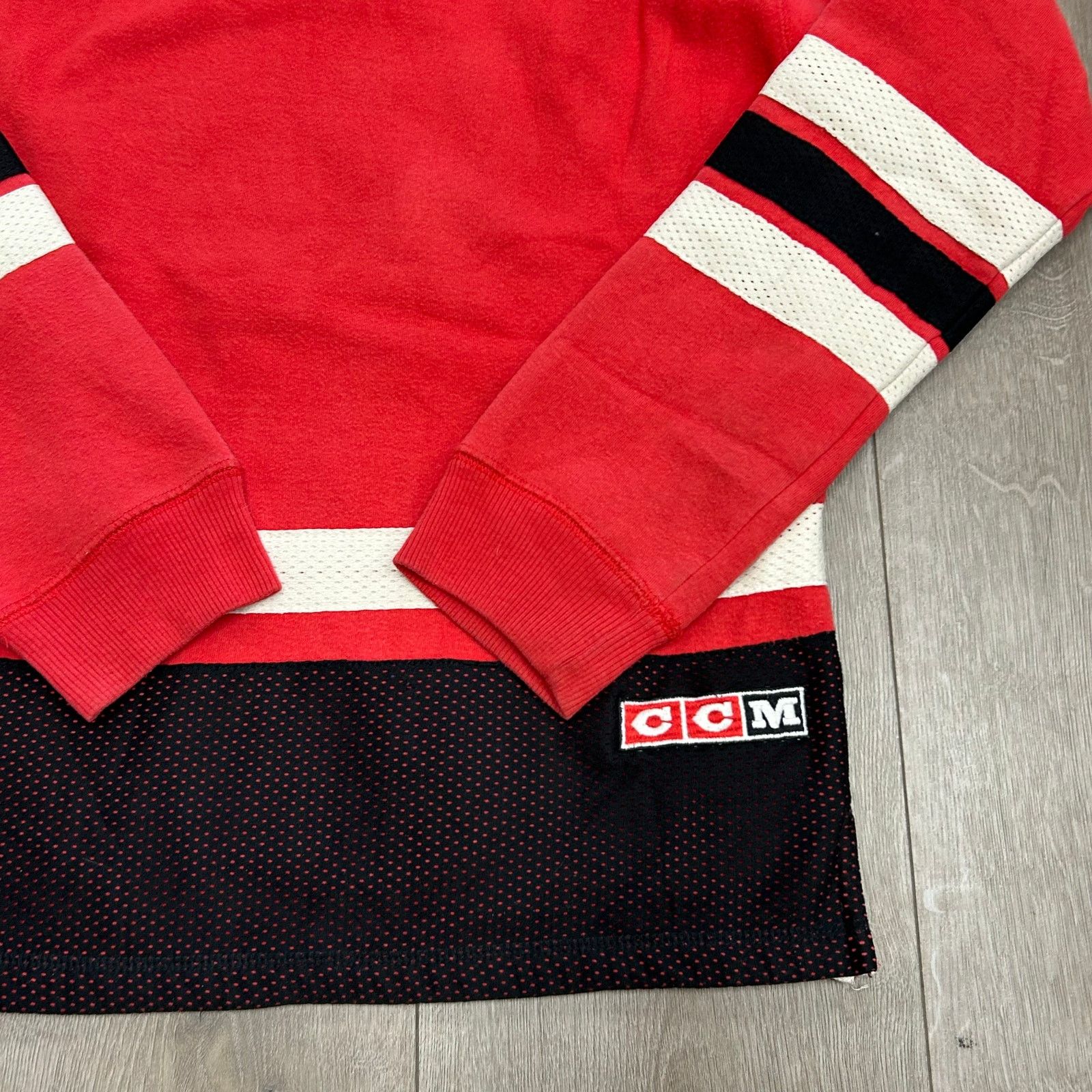 NHL Chicago Blackhawks CCM Hockey Hoodie Youth Boys Large L 14 Size US L / EU 52-54 / 3 - 8 Thumbnail