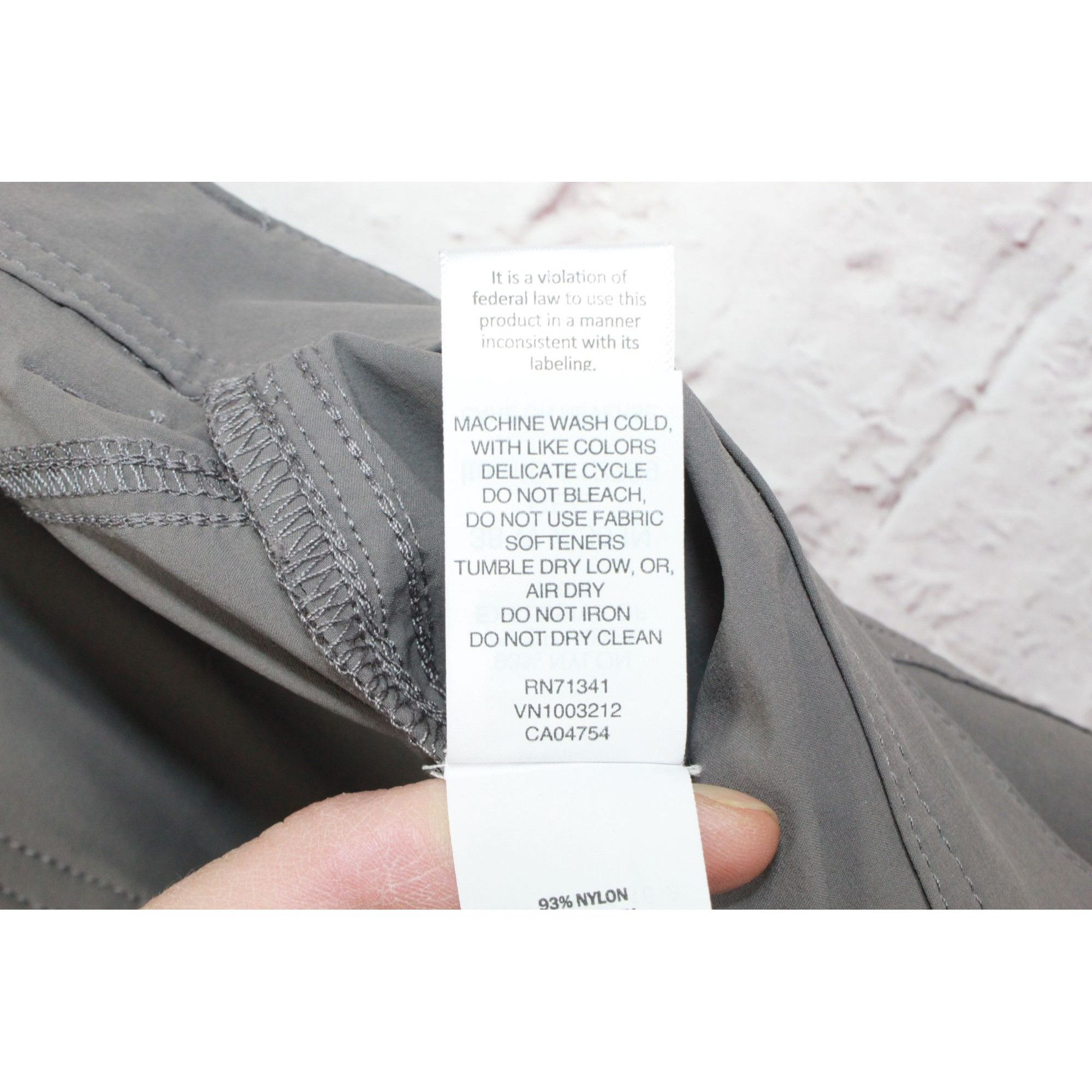 L.L. Bean LL Bean Men's No Fly Zone Zip Off Pants Gray Size US 38 / EU 54 - 10 Thumbnail