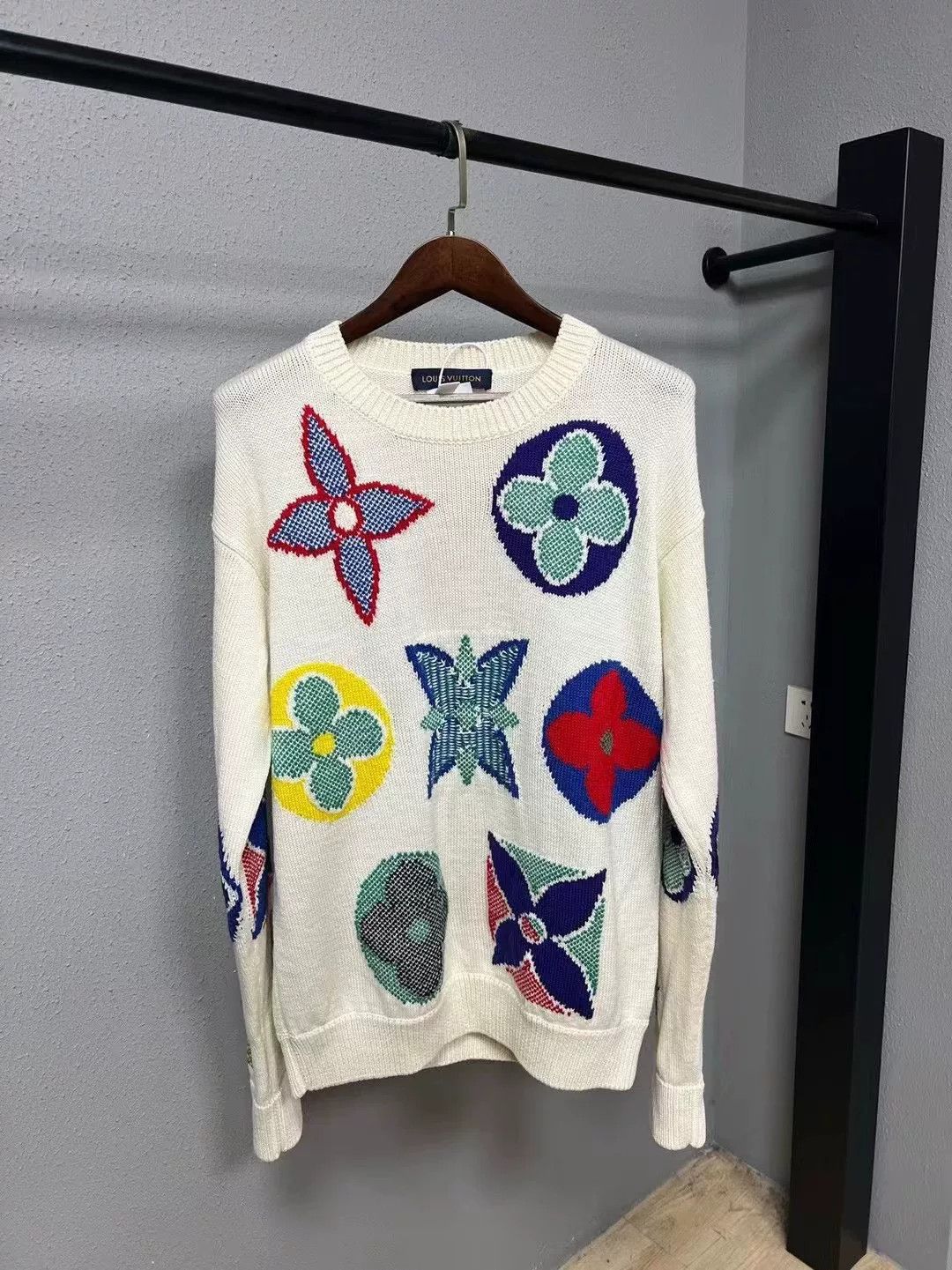 Louis Vuitton LV Three Flowers Sweater Size L / US 10 / IT 46 - 1 Thumbnail