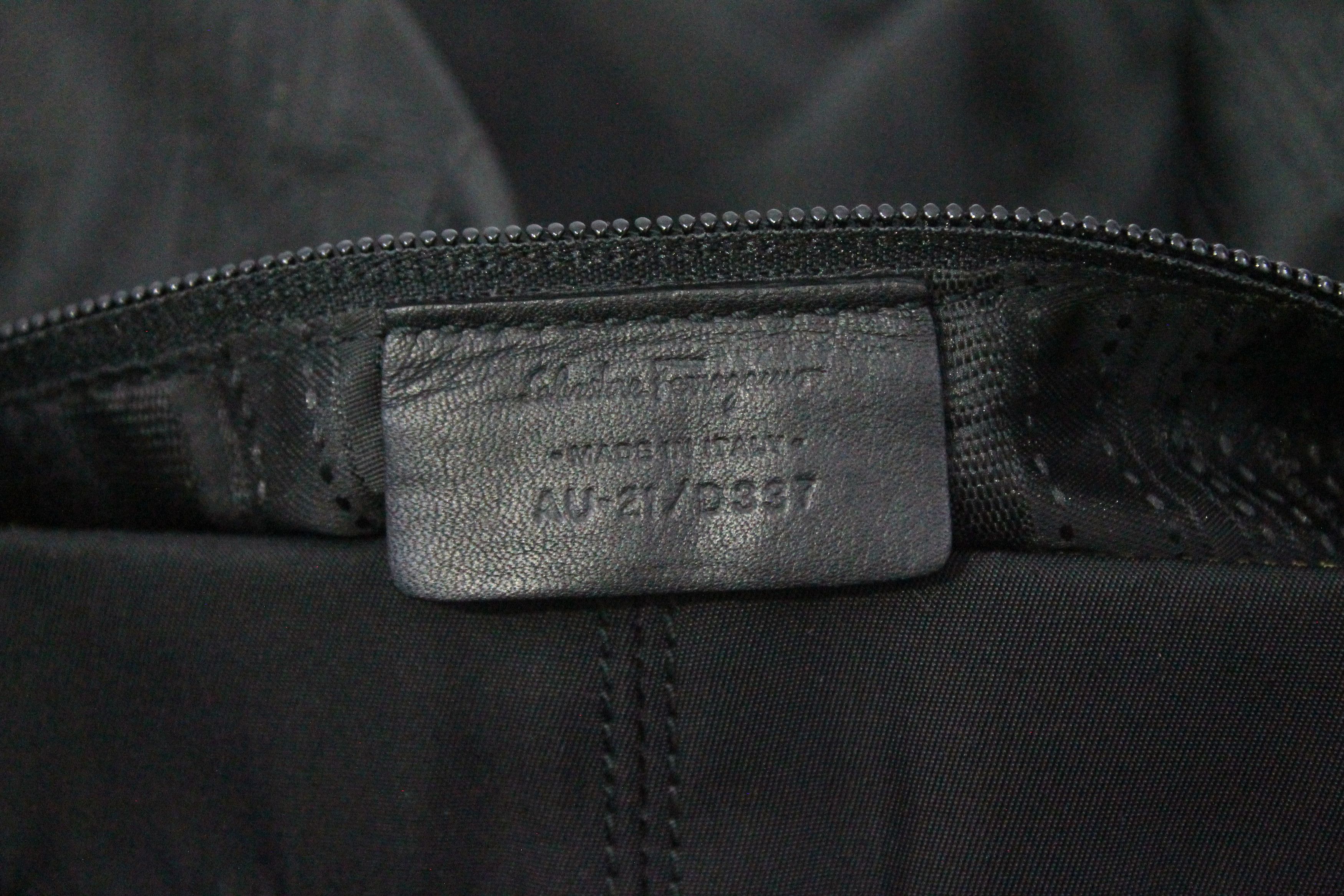 Salvatore Ferragamo Authentic SALVATORE FERRAGAMO Shoulder Bag. Size ONE SIZE - 17 Thumbnail