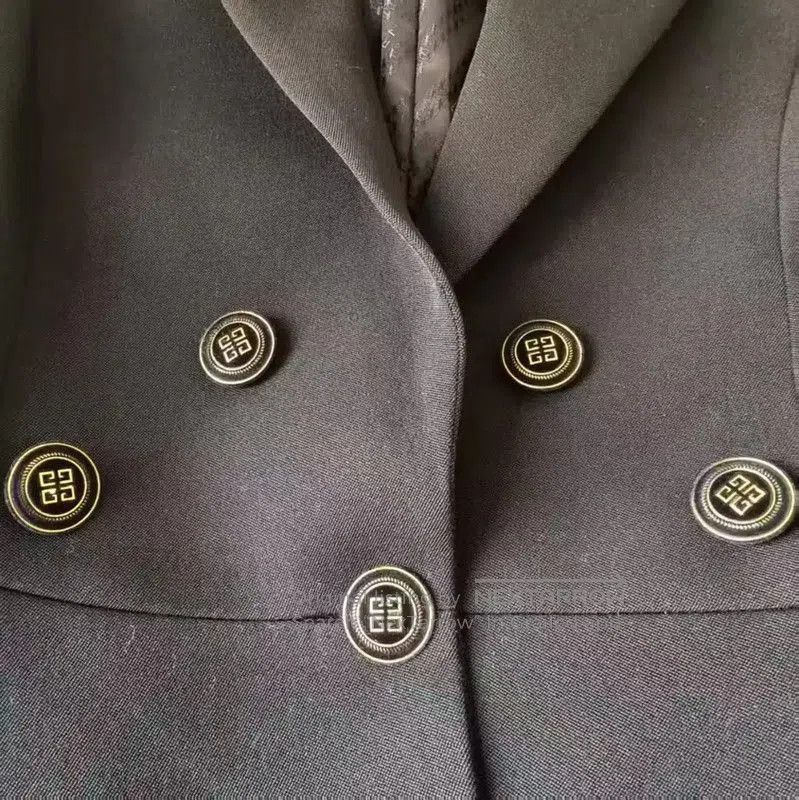 Givenchy Givenchy Black Women's Coat Size S . Size S / US 4 / IT 40 - 3 Thumbnail
