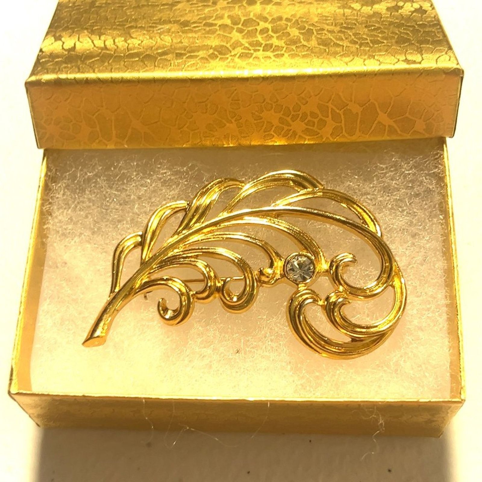 & Other Stories Vintage Signed - Avon - White Rhinestone Feather Brooch Pin Size ONE SIZE - 4 Thumbnail