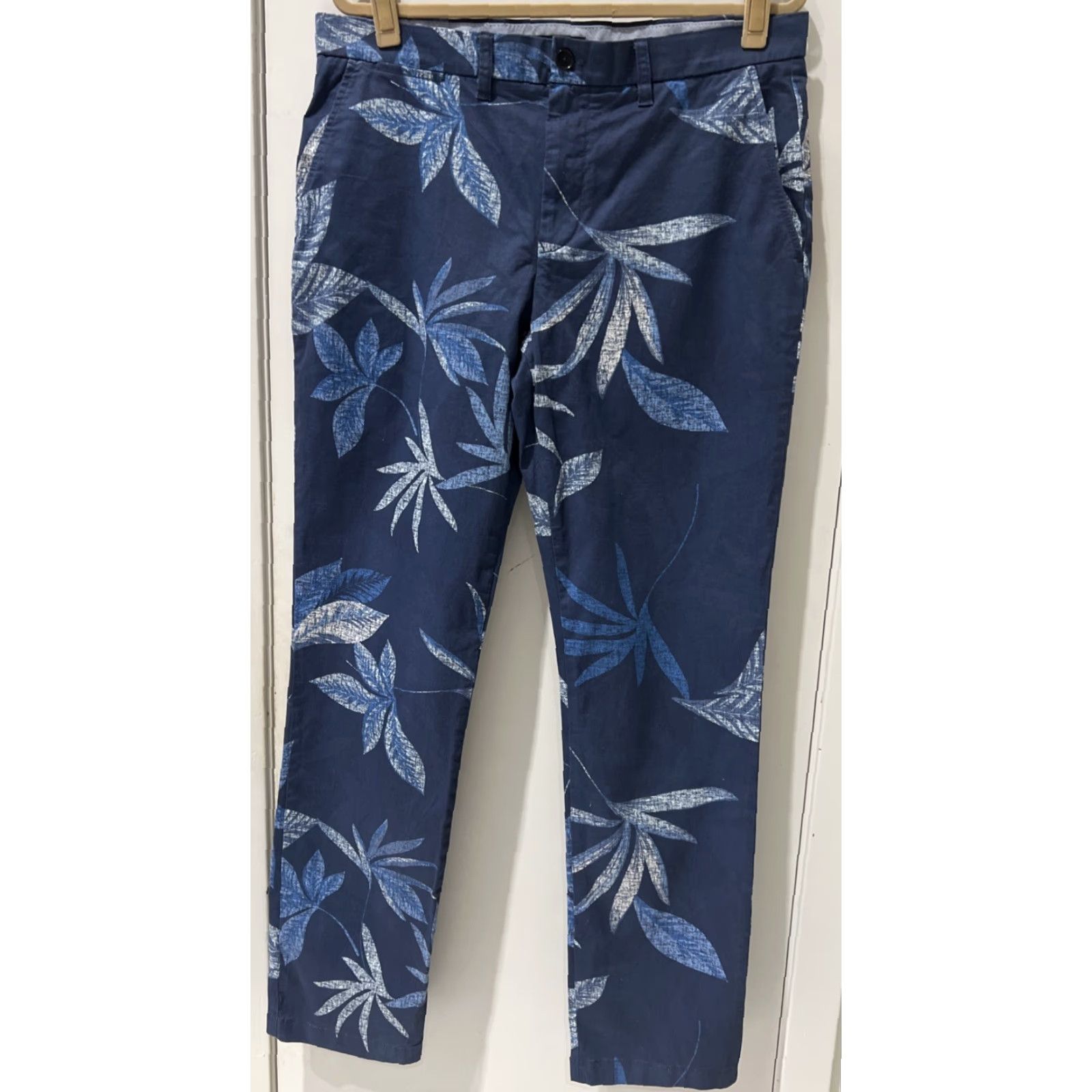 Tommy Hilfiger Tommy Hilfiger Men's TH Floral Chino Pants Blue 36W x 33L Size US 36 / EU 52 - 2 Thumbnail