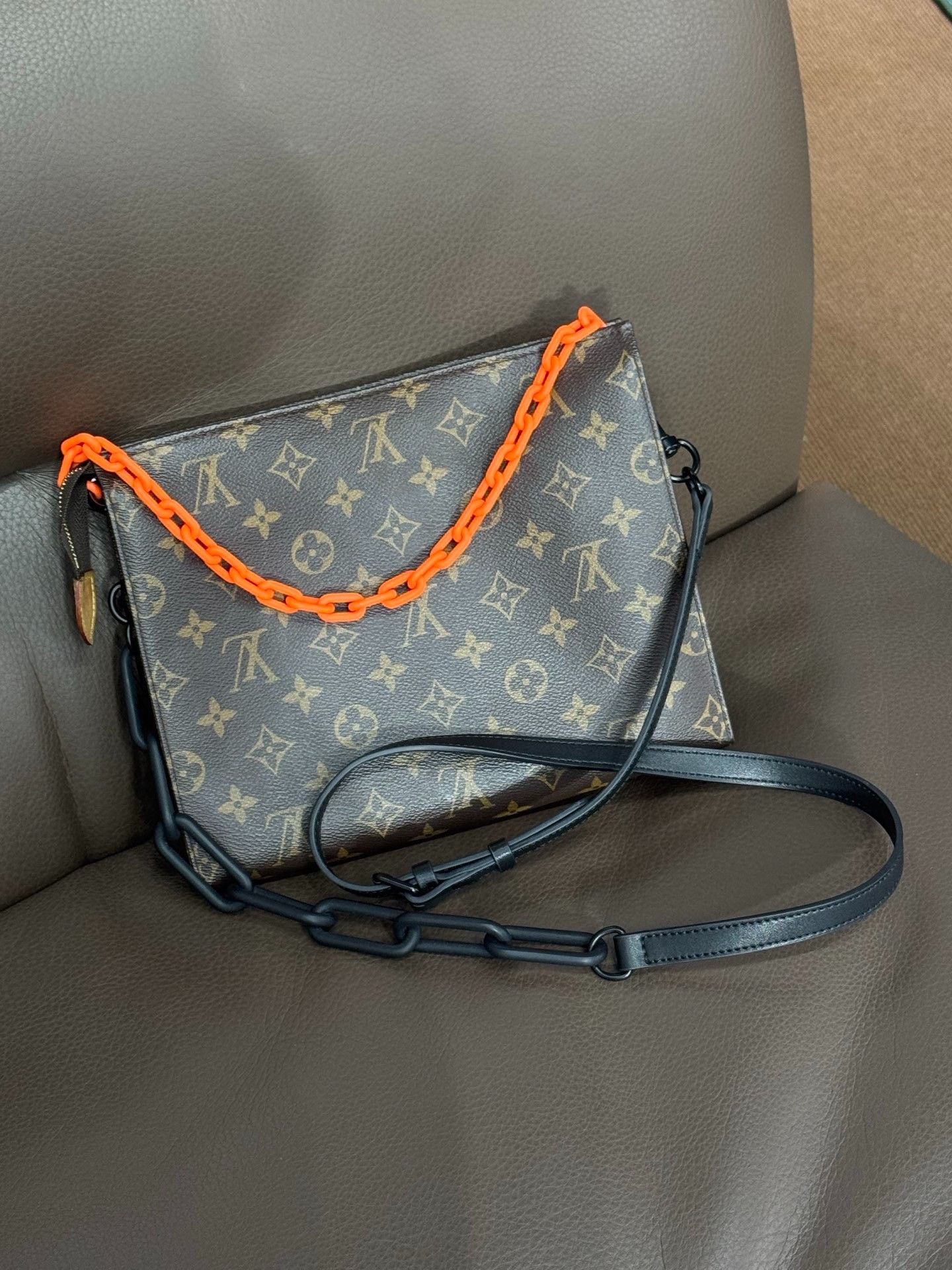 Louis Vuitton Louis Vuitton Bag L Men Size ONE SIZE - 1 Thumbnail